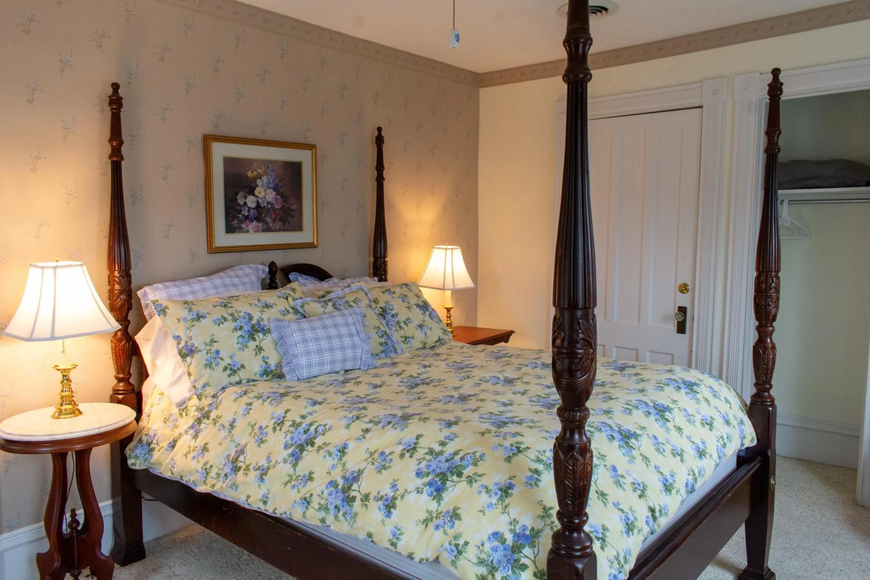 Photo of the whole room, Bed in Hudson Manor Bed & Breakfast