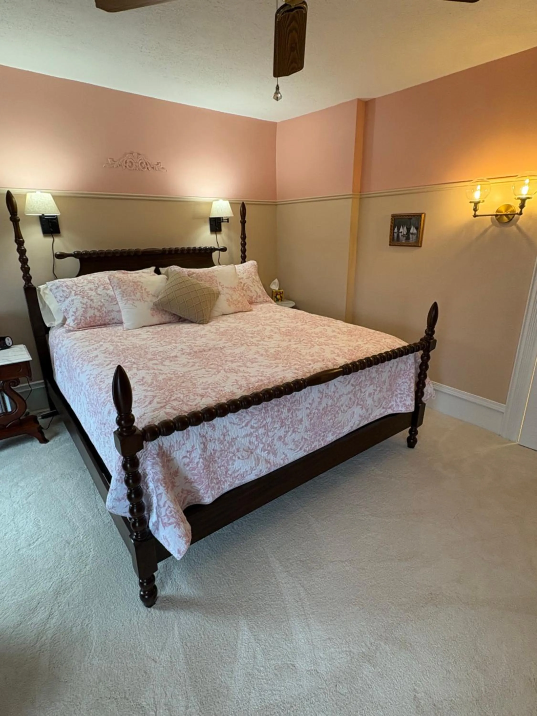 Photo of the whole room, Bed in Hudson Manor Bed & Breakfast