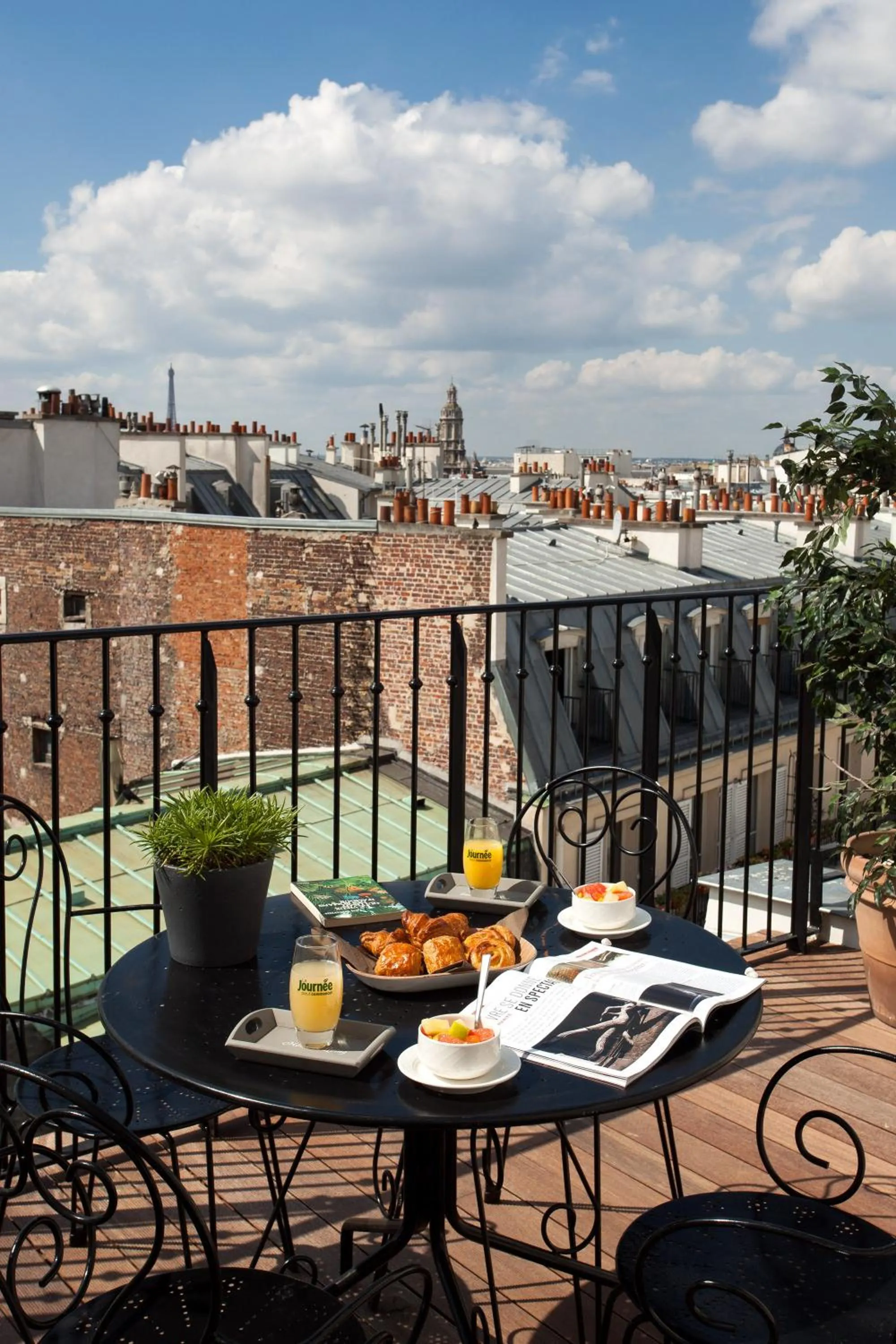 Balcony/Terrace in Hôtel des 3 Poussins