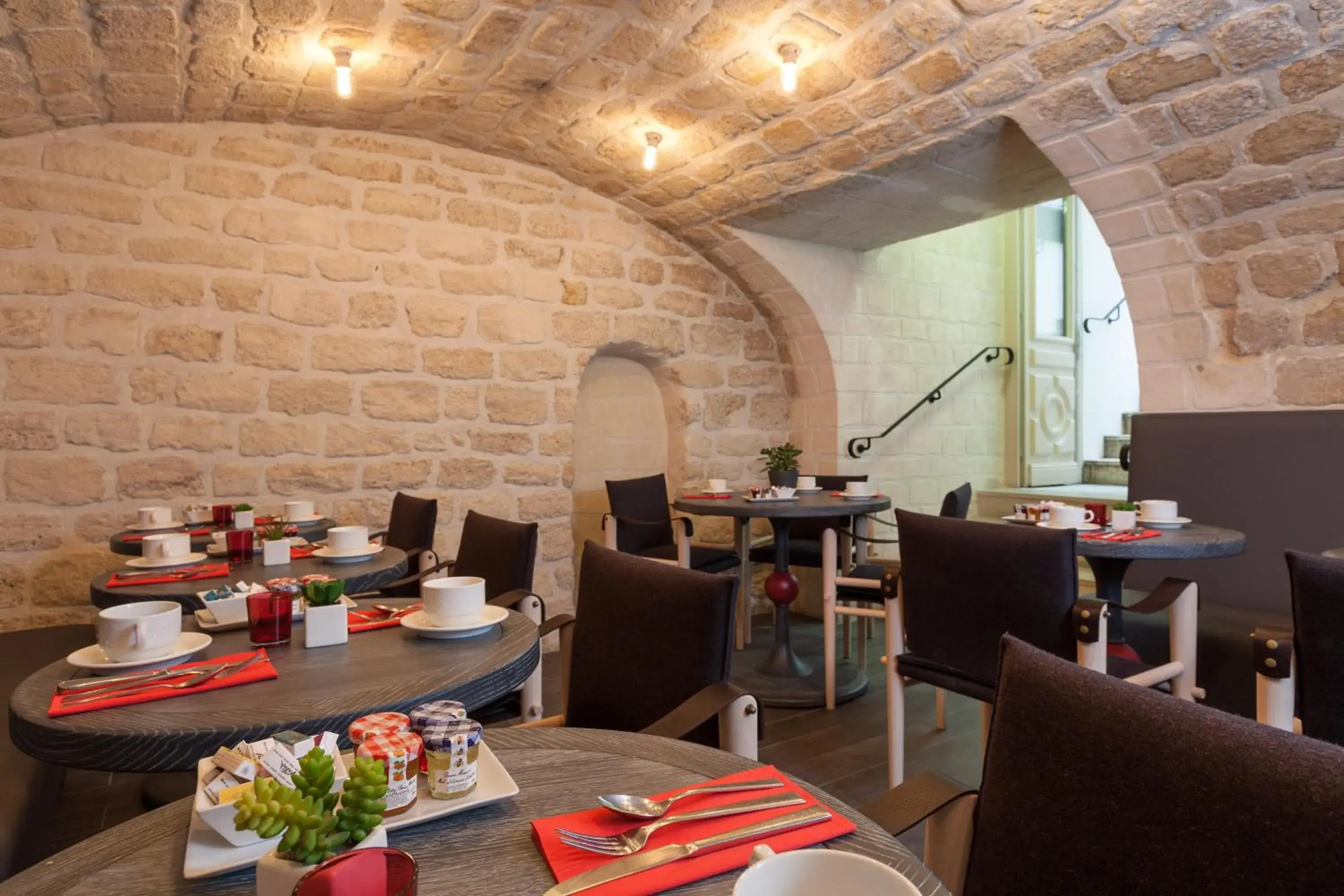 Restaurant/places to eat in Hôtel des 3 Poussins Restaurant/places to eat in Hôtel des 3 Poussins