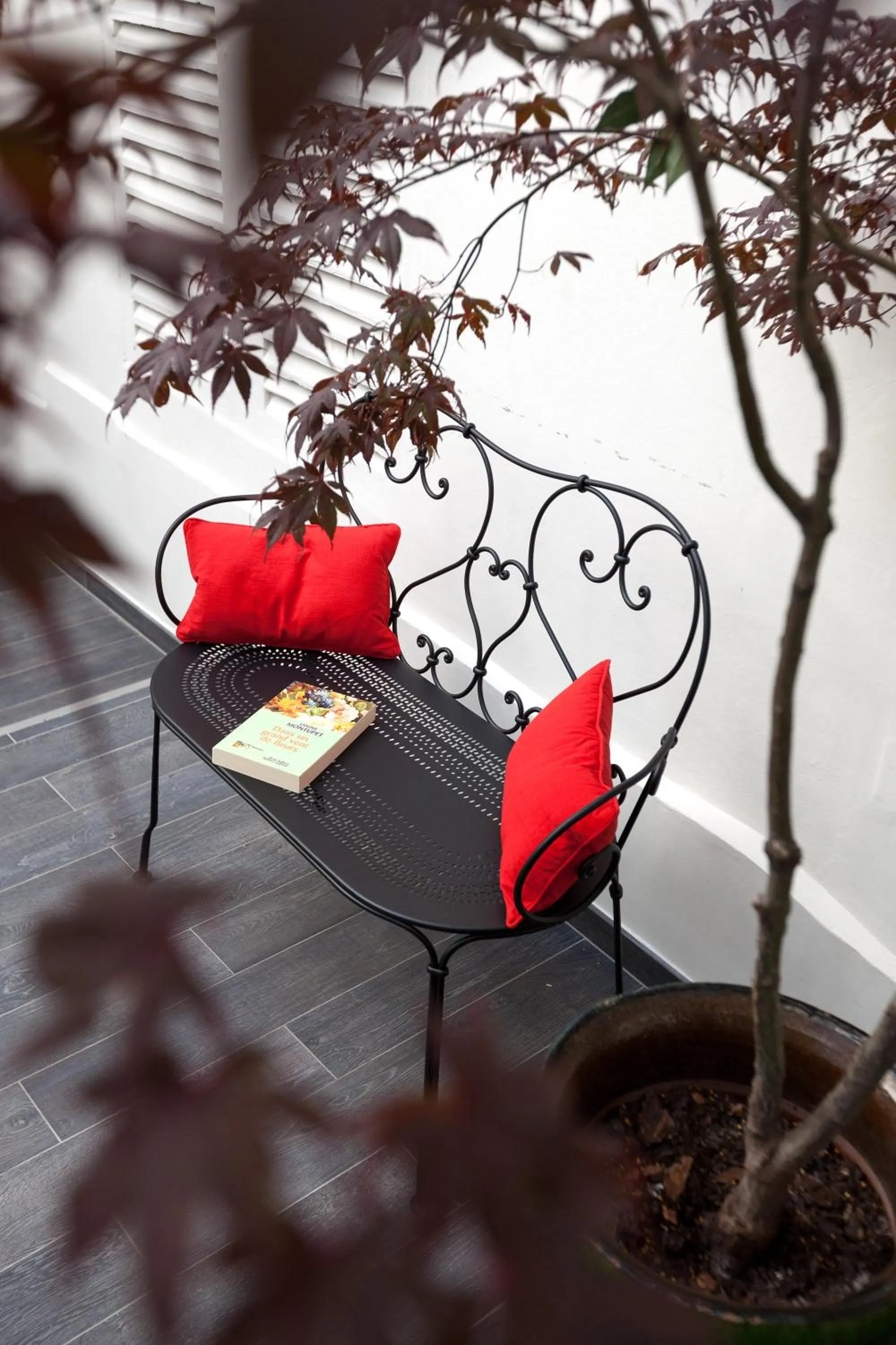 Patio in Hôtel des 3 Poussins