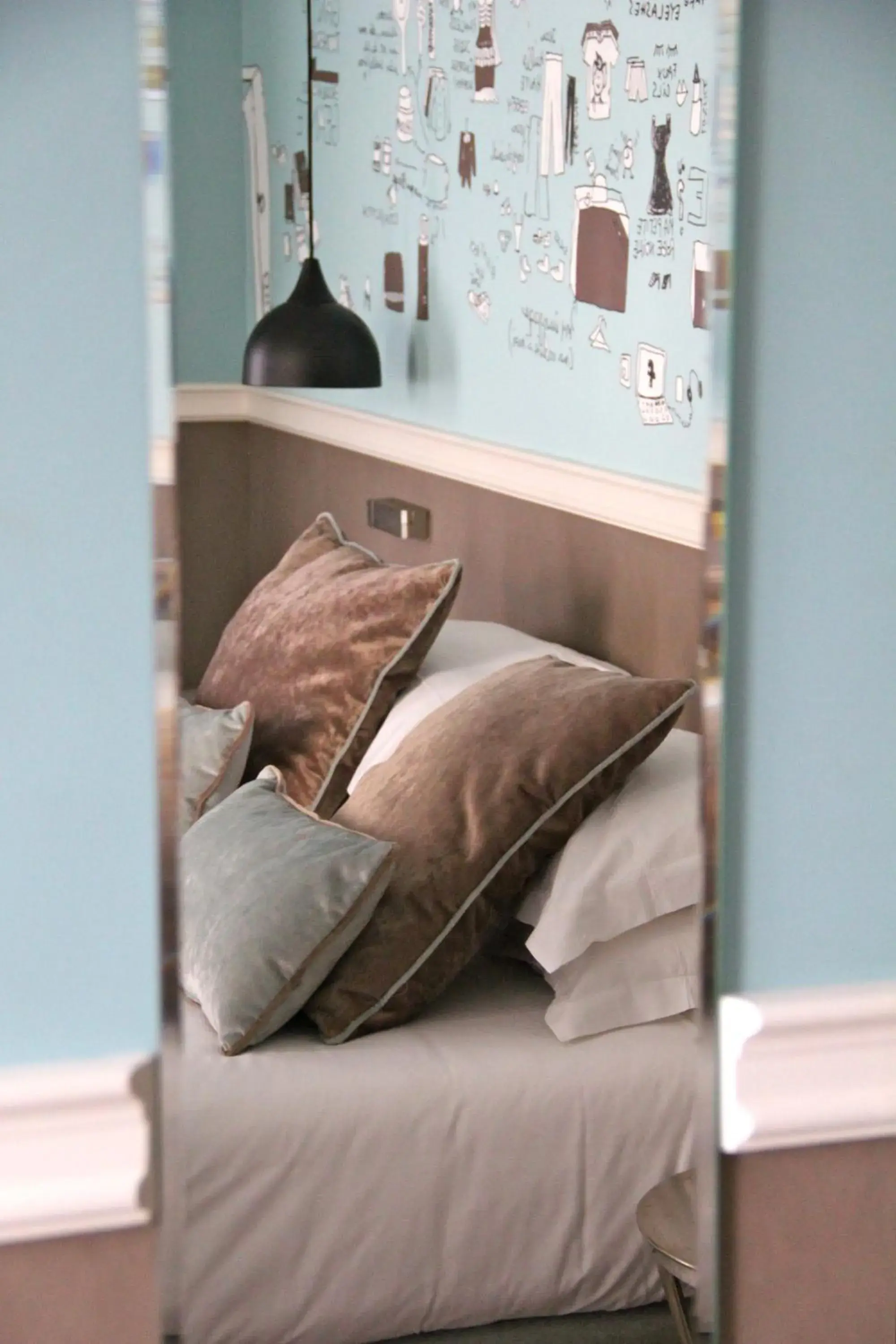 Bed in Hôtel des 3 Poussins Bed in Hôtel des 3 Poussins