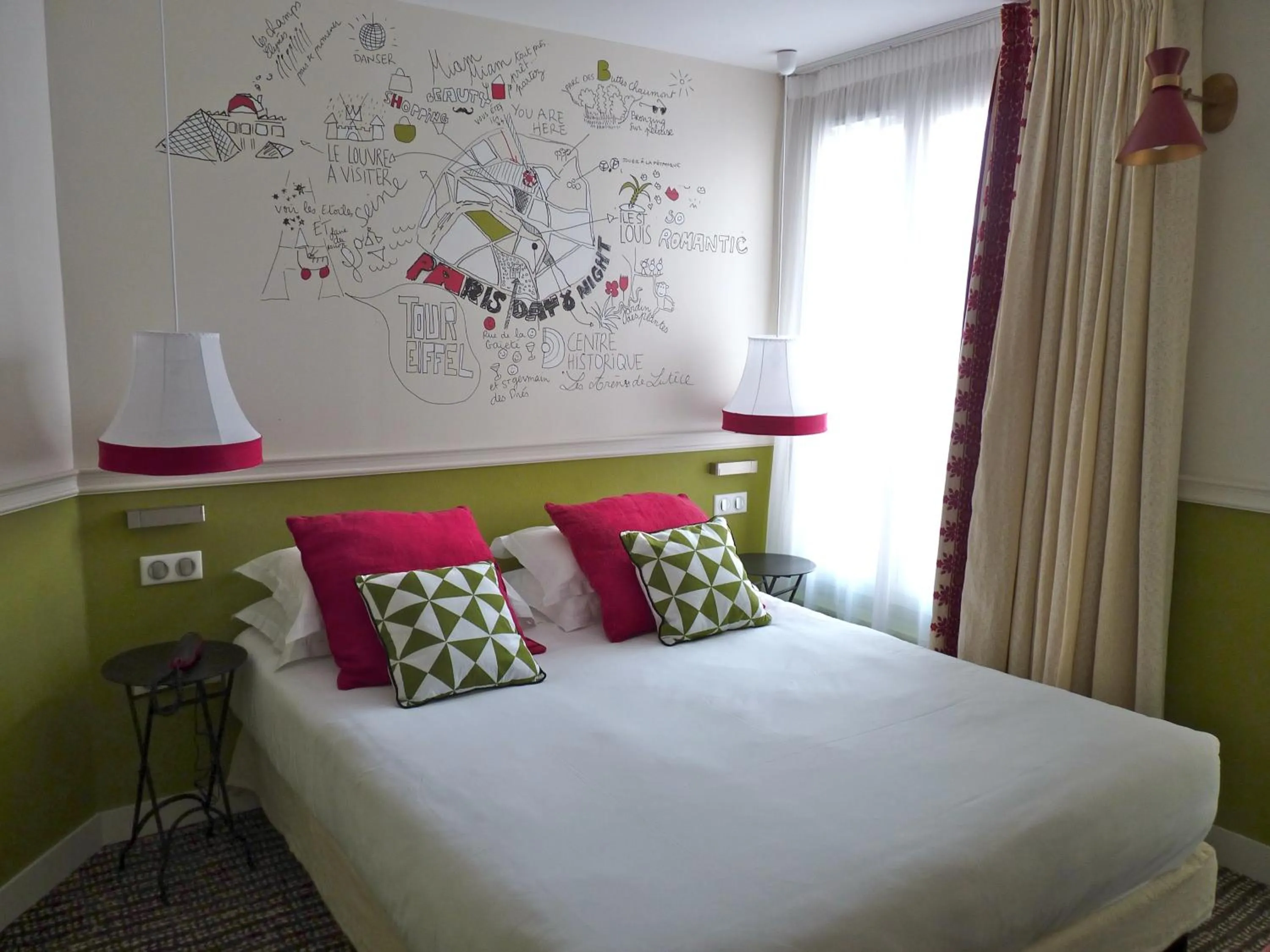 Bed in Hôtel des 3 Poussins