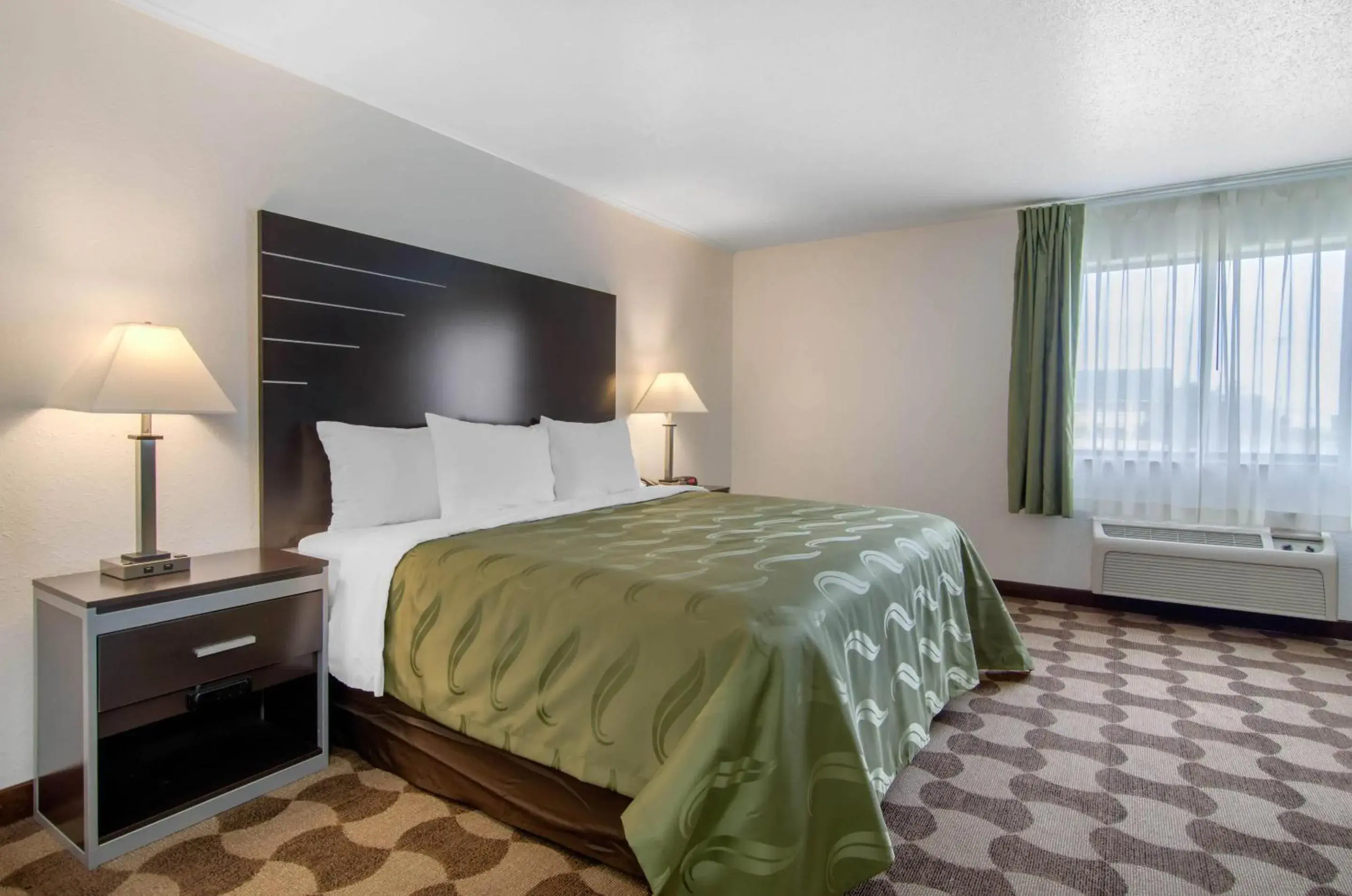 Bedroom, Bed in Quality Inn Bedroom, Bed in Quality Inn