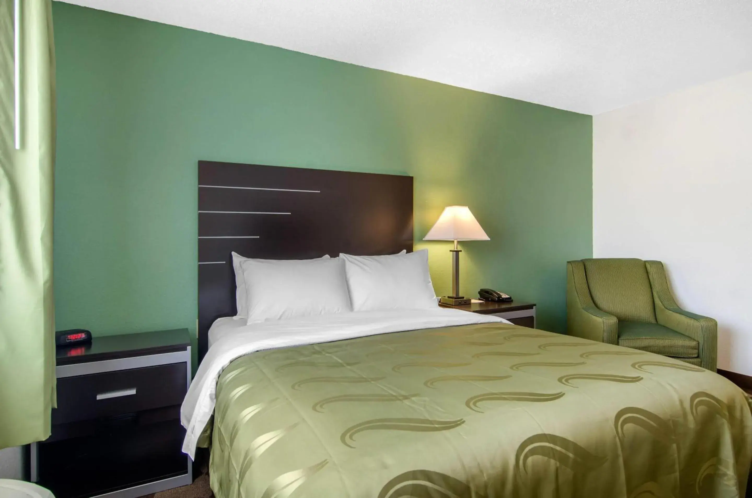 Bedroom, Bed in Quality Inn Bedroom, Bed in Quality Inn