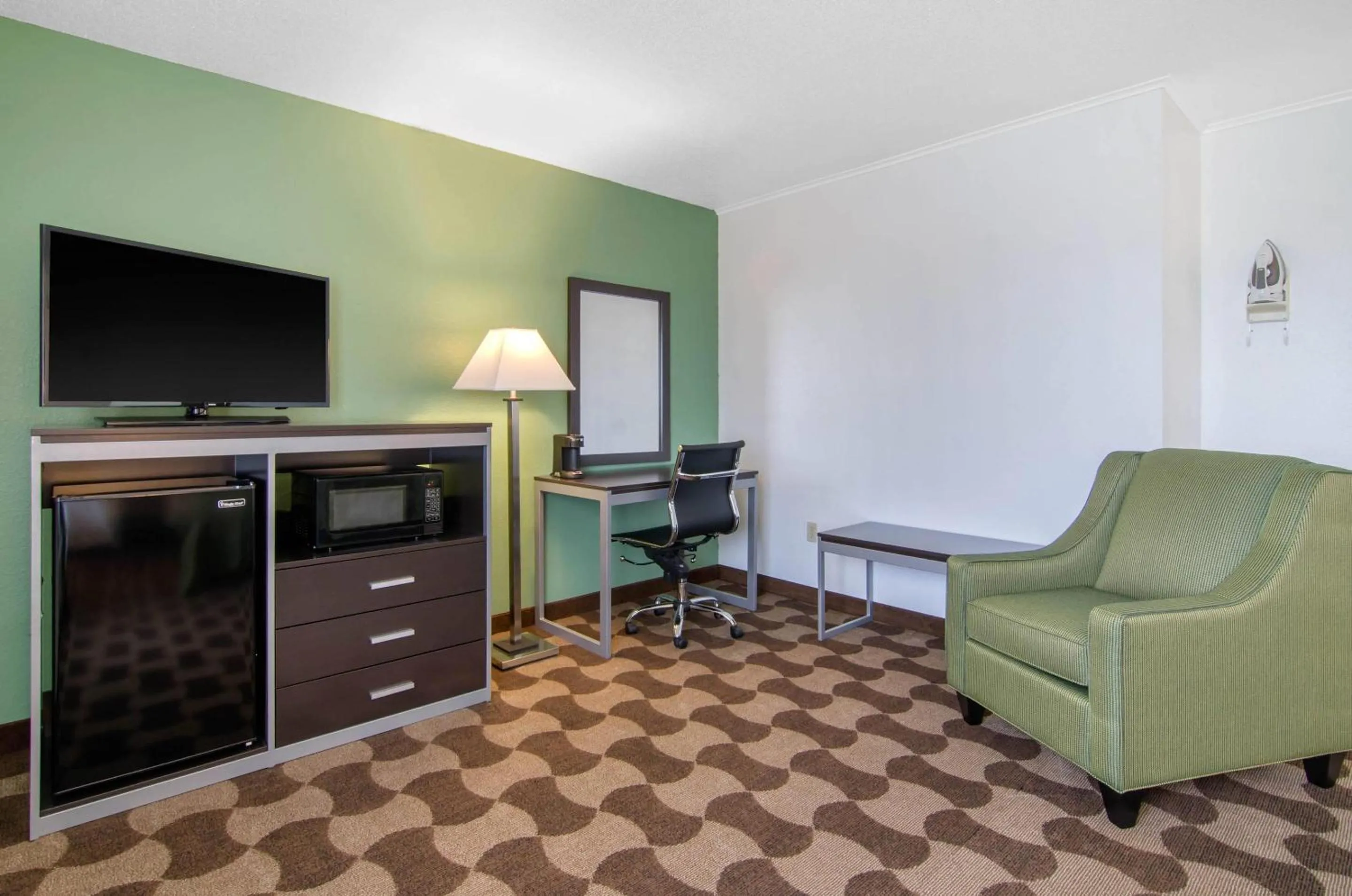 Bedroom in Quality Inn