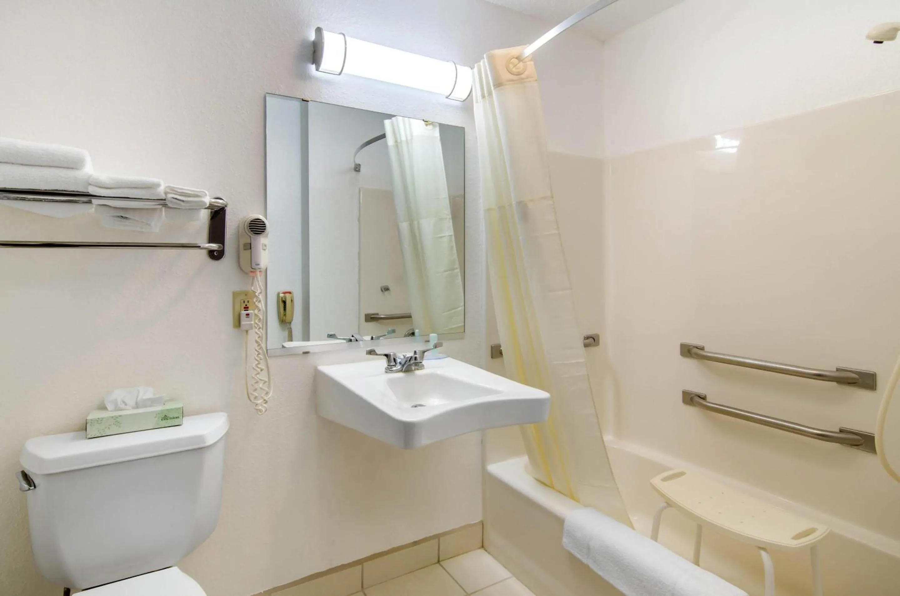 Bedroom in Quality Inn