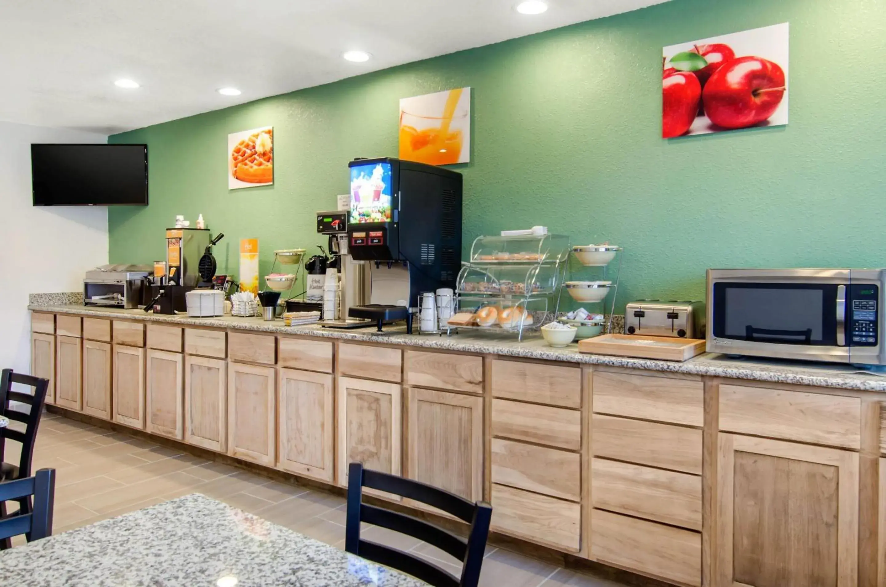 Breakfast in Quality Inn Breakfast in Quality Inn