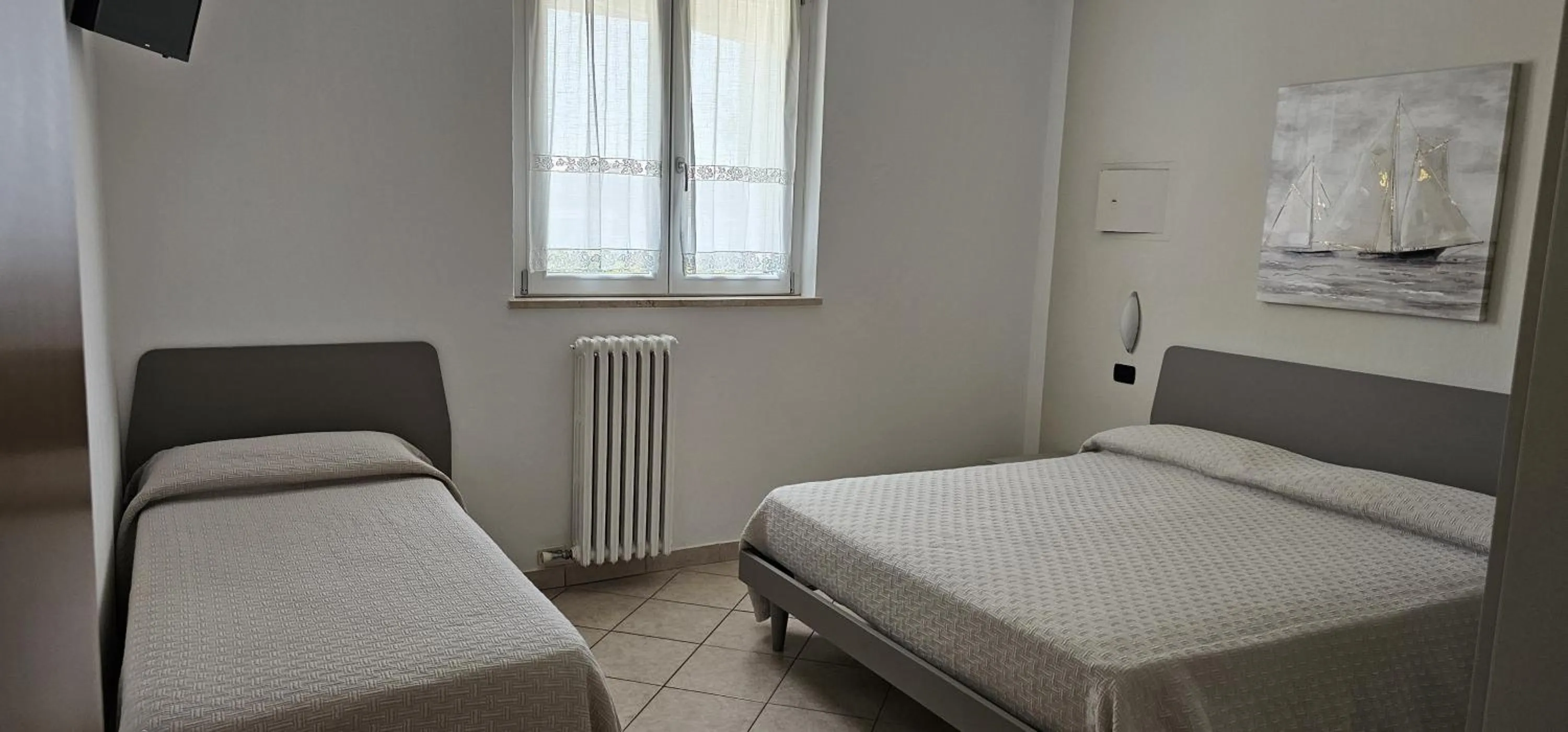 Photo of the whole room, Bed in Alessio Camere