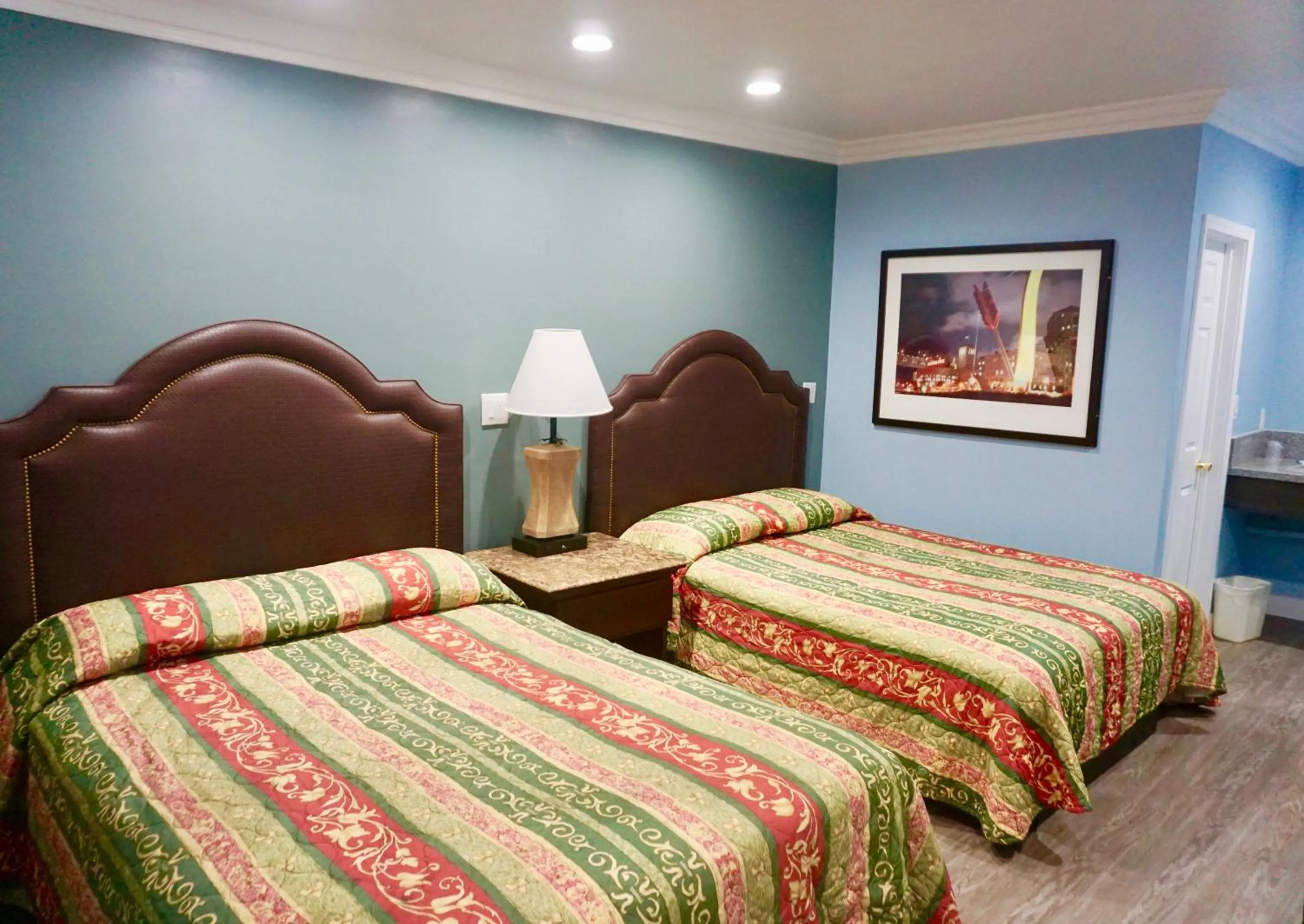 Photo of the whole room, Bed in Redondo Beach Motel - LAX