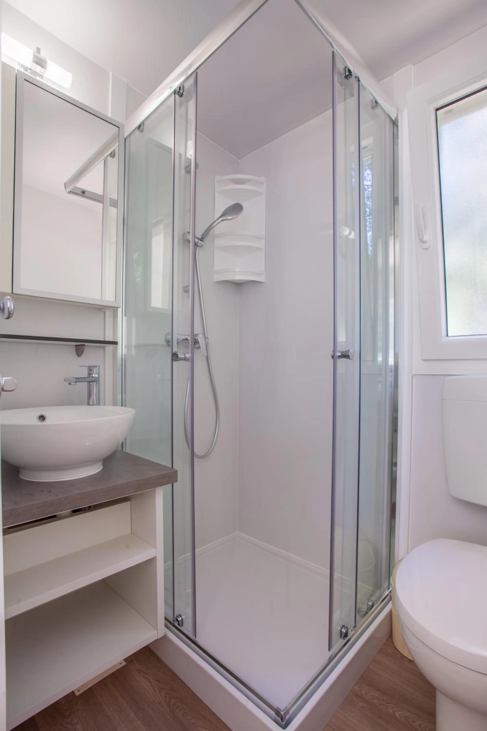 Toilet in Mobile Homes Lopari