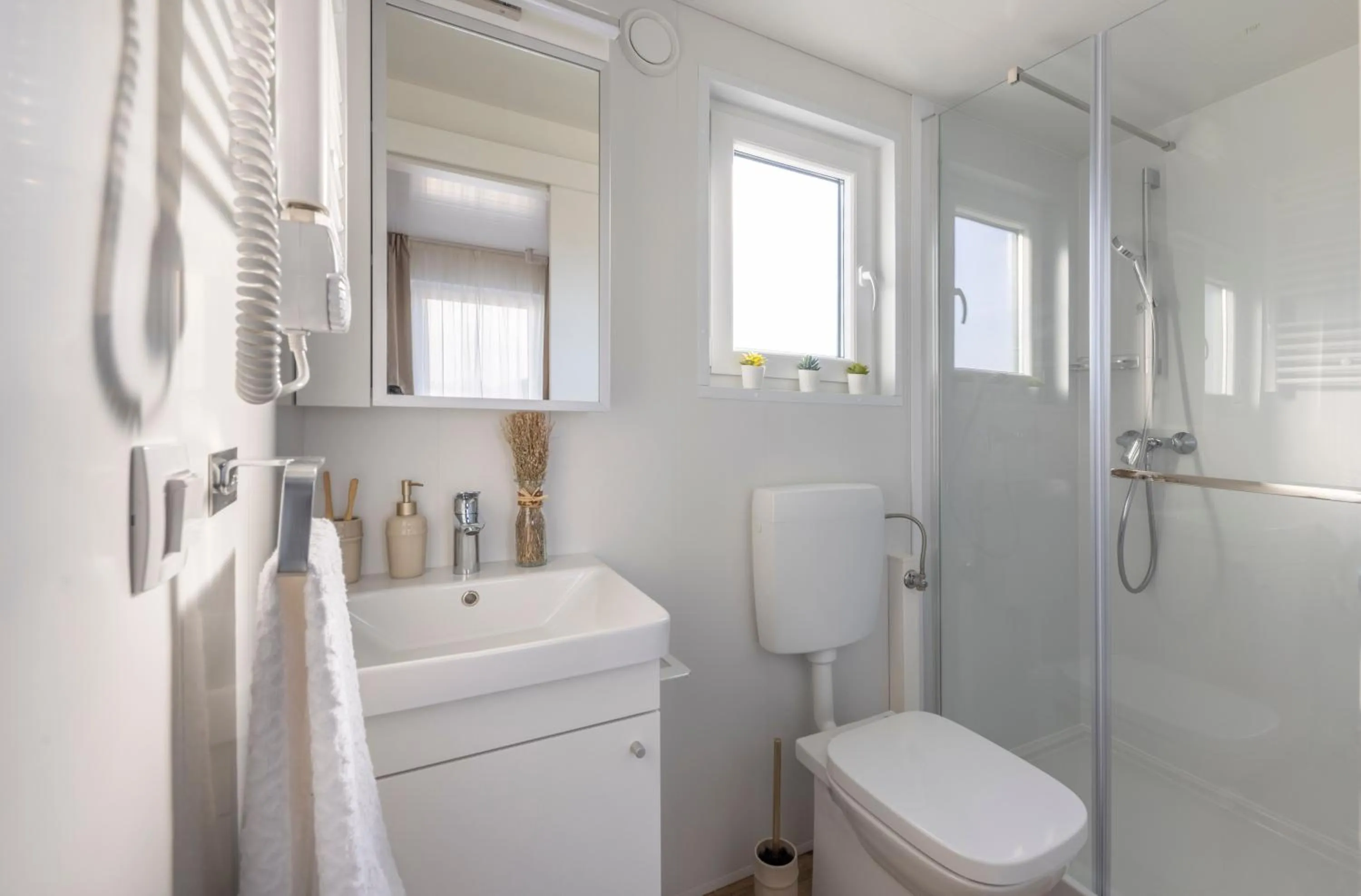 Toilet in Mobile Homes Lopari