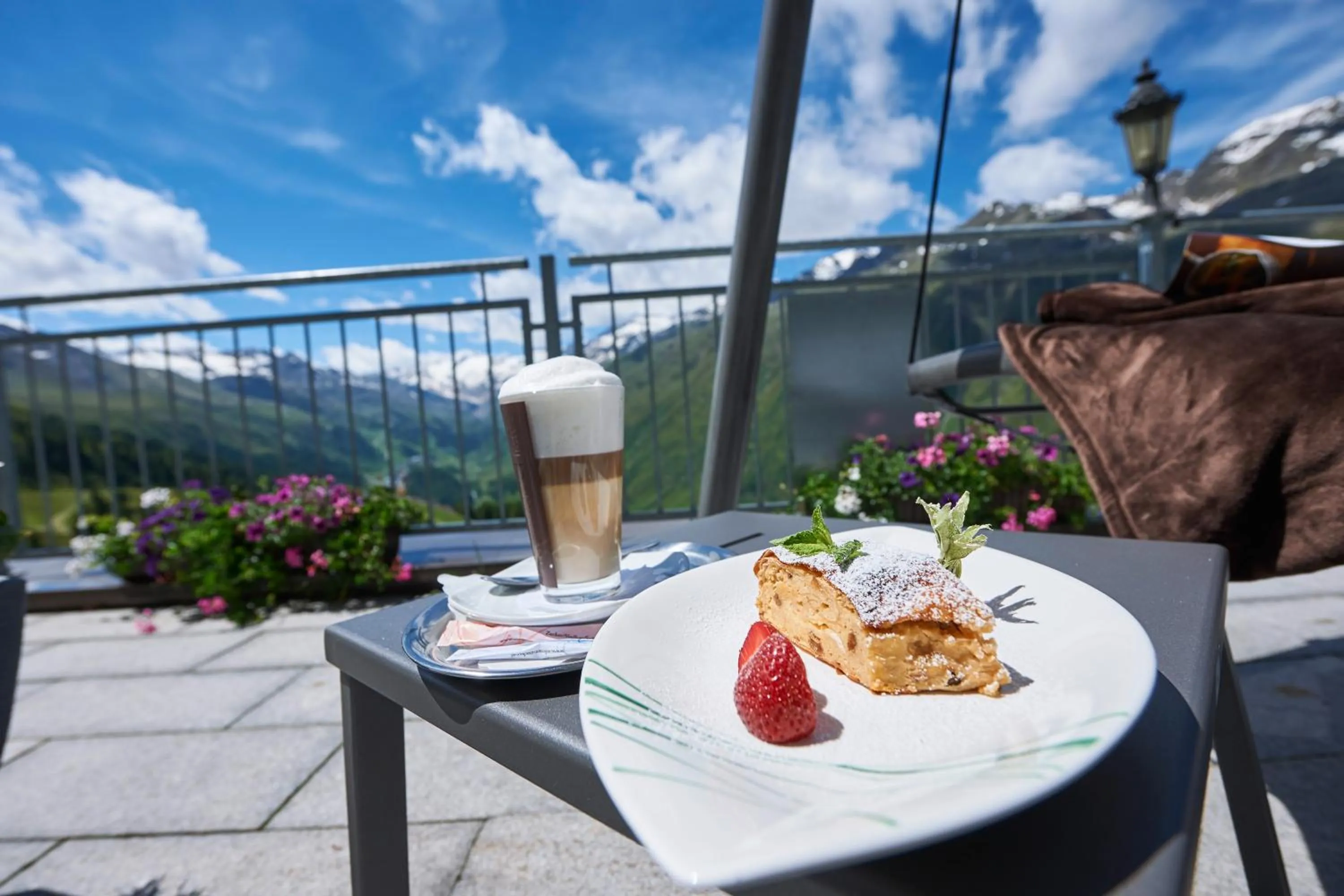 Balcony/Terrace in Alpenhotel Laurin