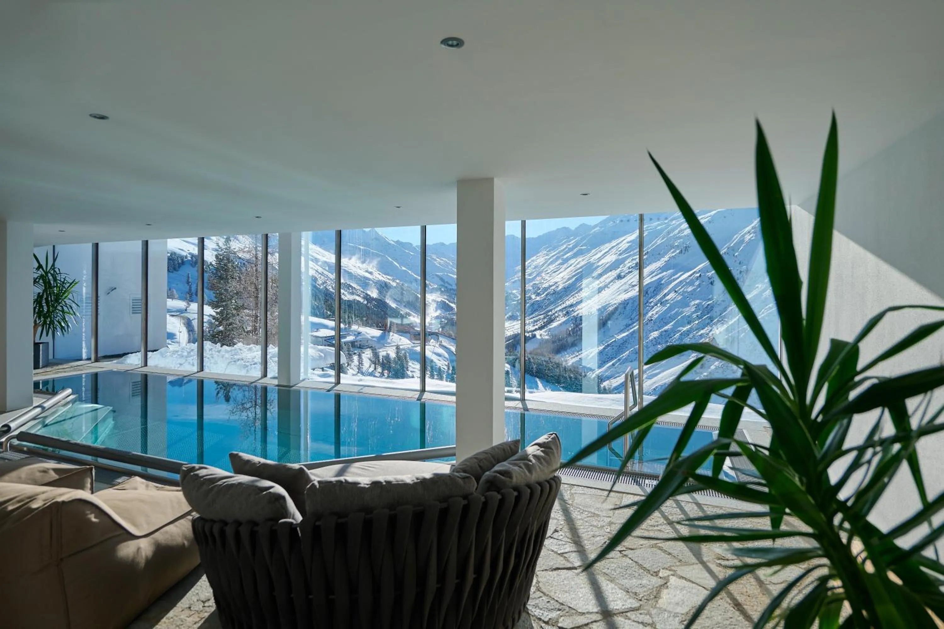 Swimming pool in Alpenhotel Laurin