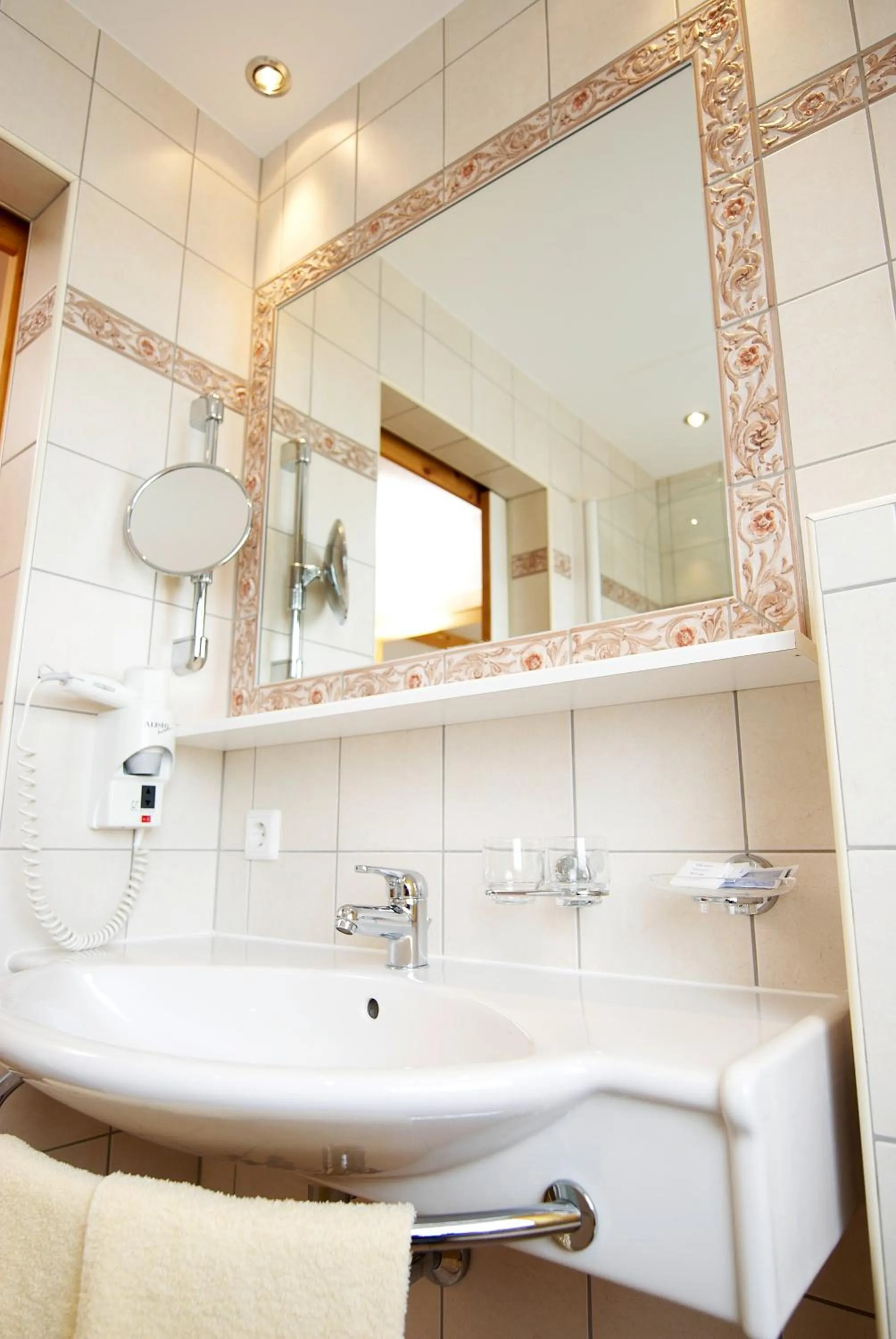 Photo of the whole room in Alpenhotel Laurin