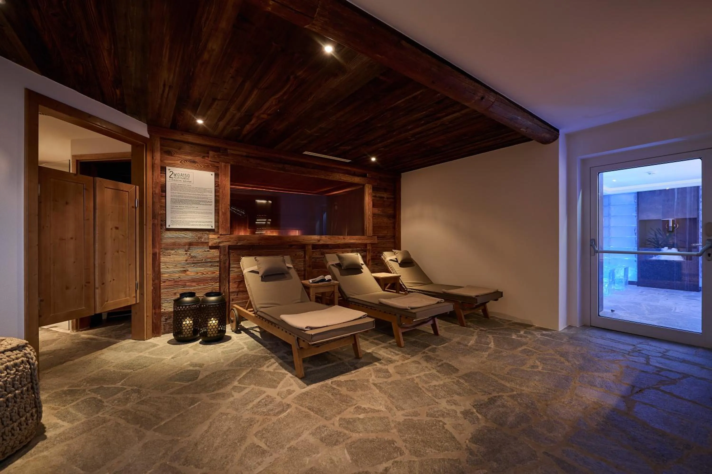 Swimming pool in Alpenhotel Laurin