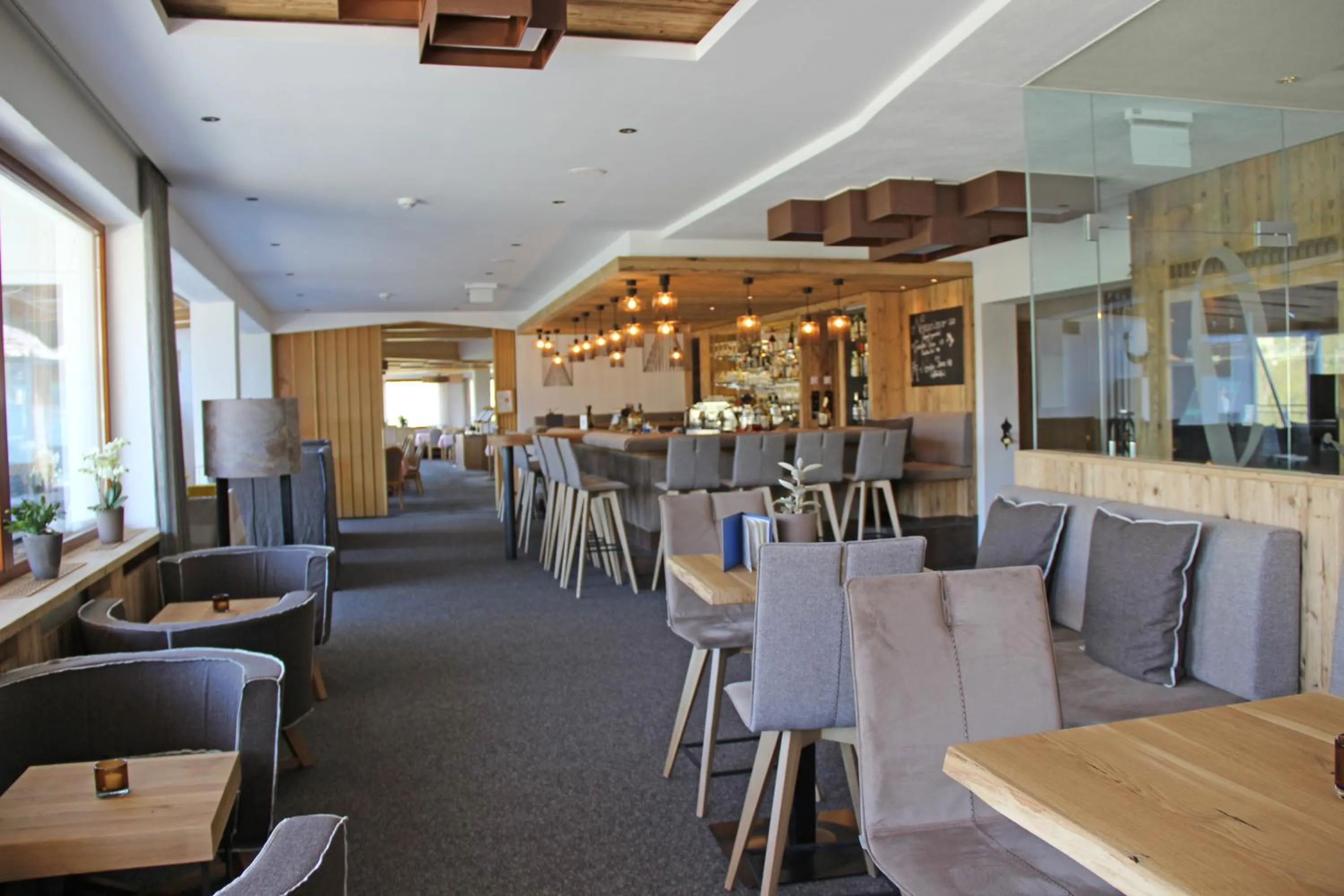Lounge or bar in Alpenhotel Laurin