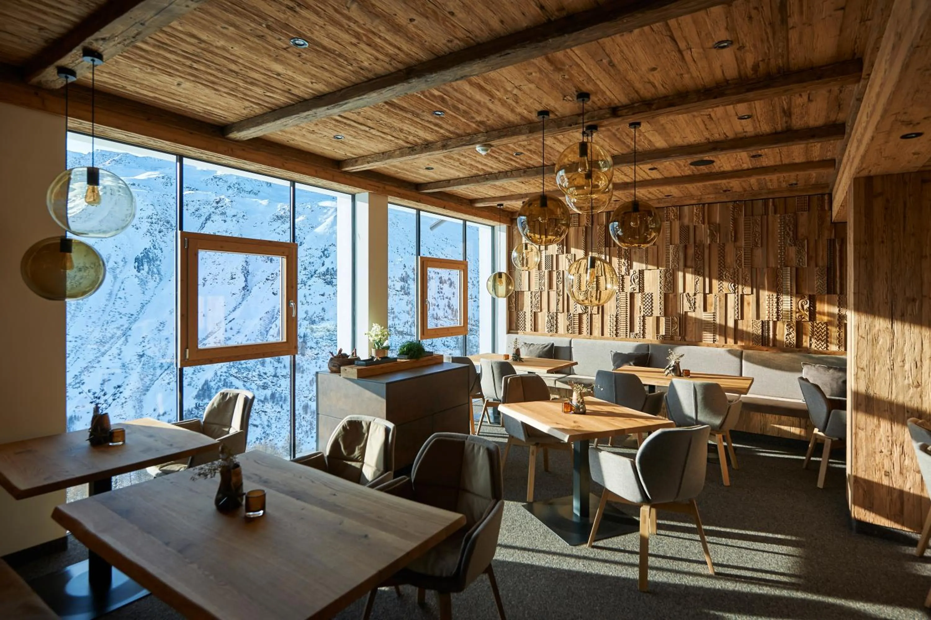 Restaurant/places to eat in Alpenhotel Laurin