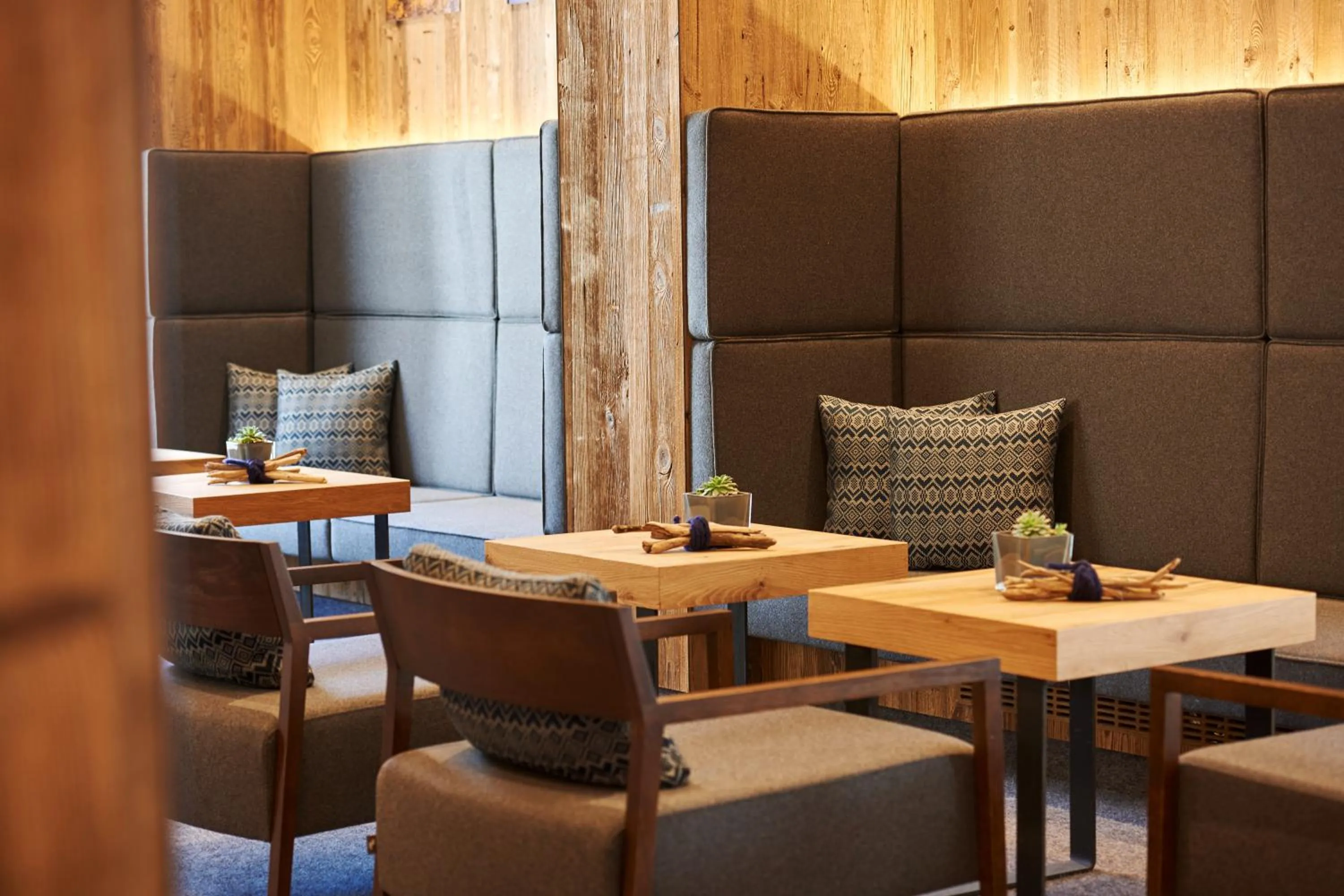 Lounge or bar in Alpenhotel Laurin