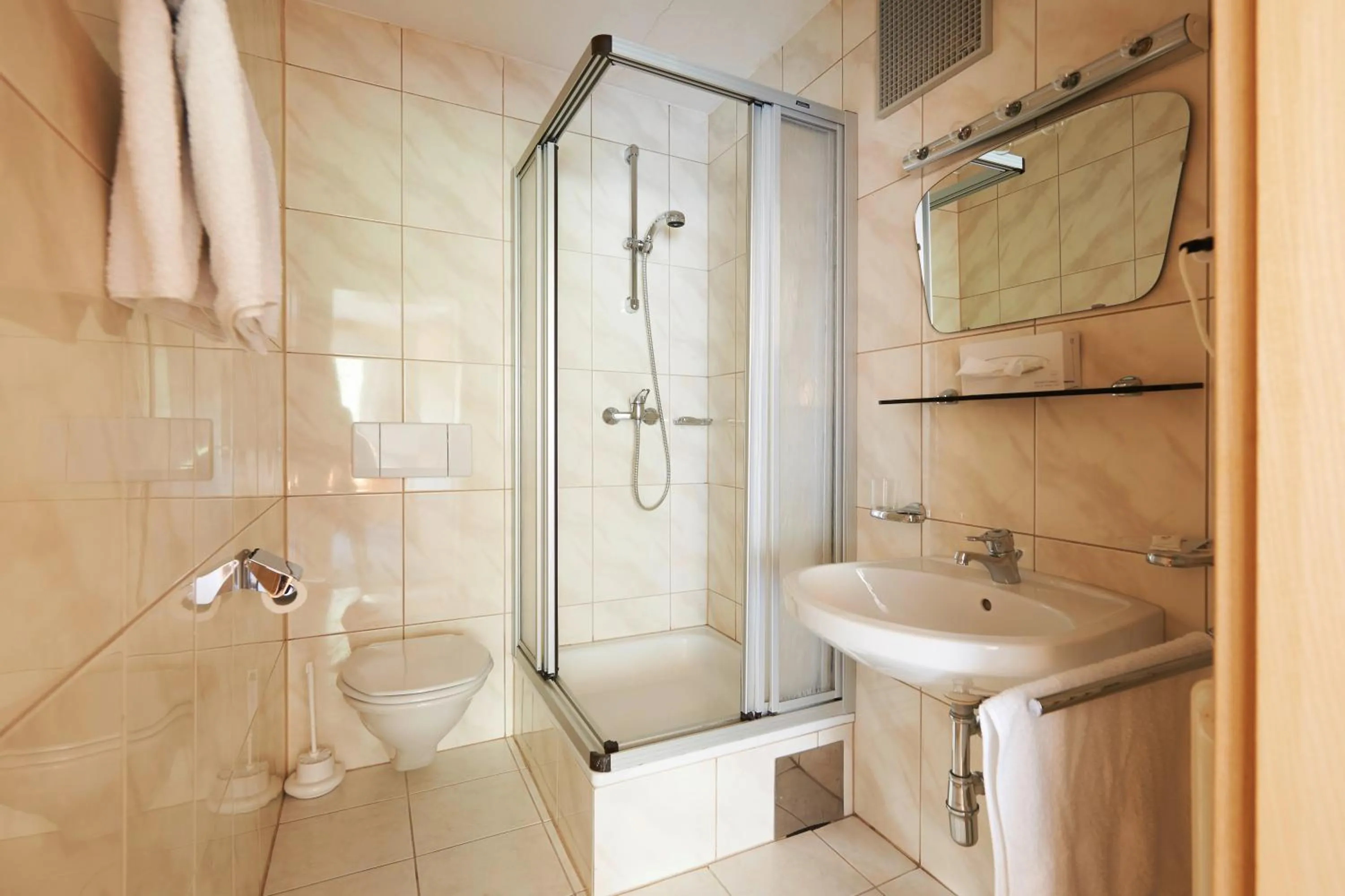 Photo of the whole room in Alpenhotel Laurin