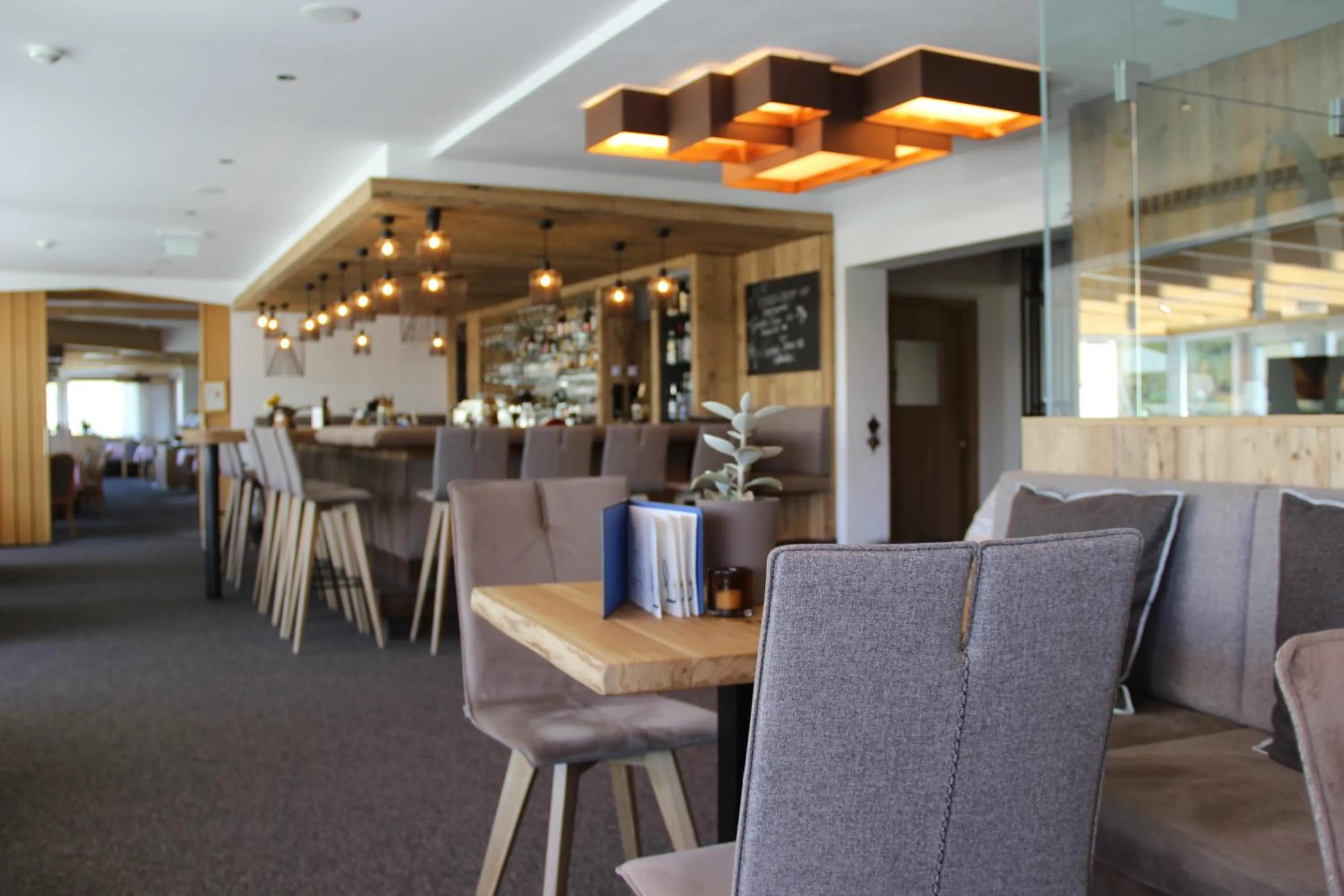 Lounge or bar in Alpenhotel Laurin