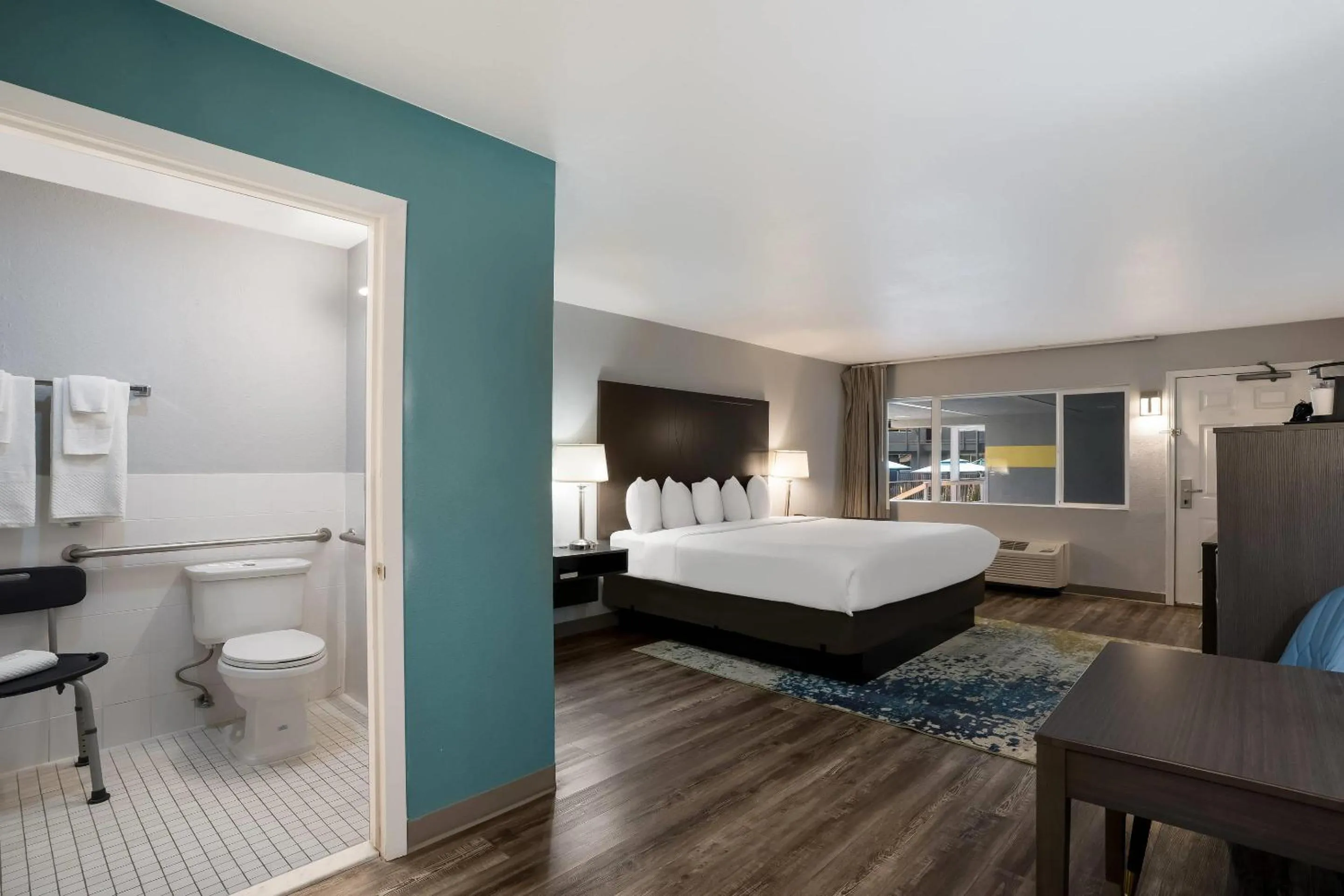 Bedroom, Bed in Richland Riverfront Hotel, an Ascend Collection Hotel
