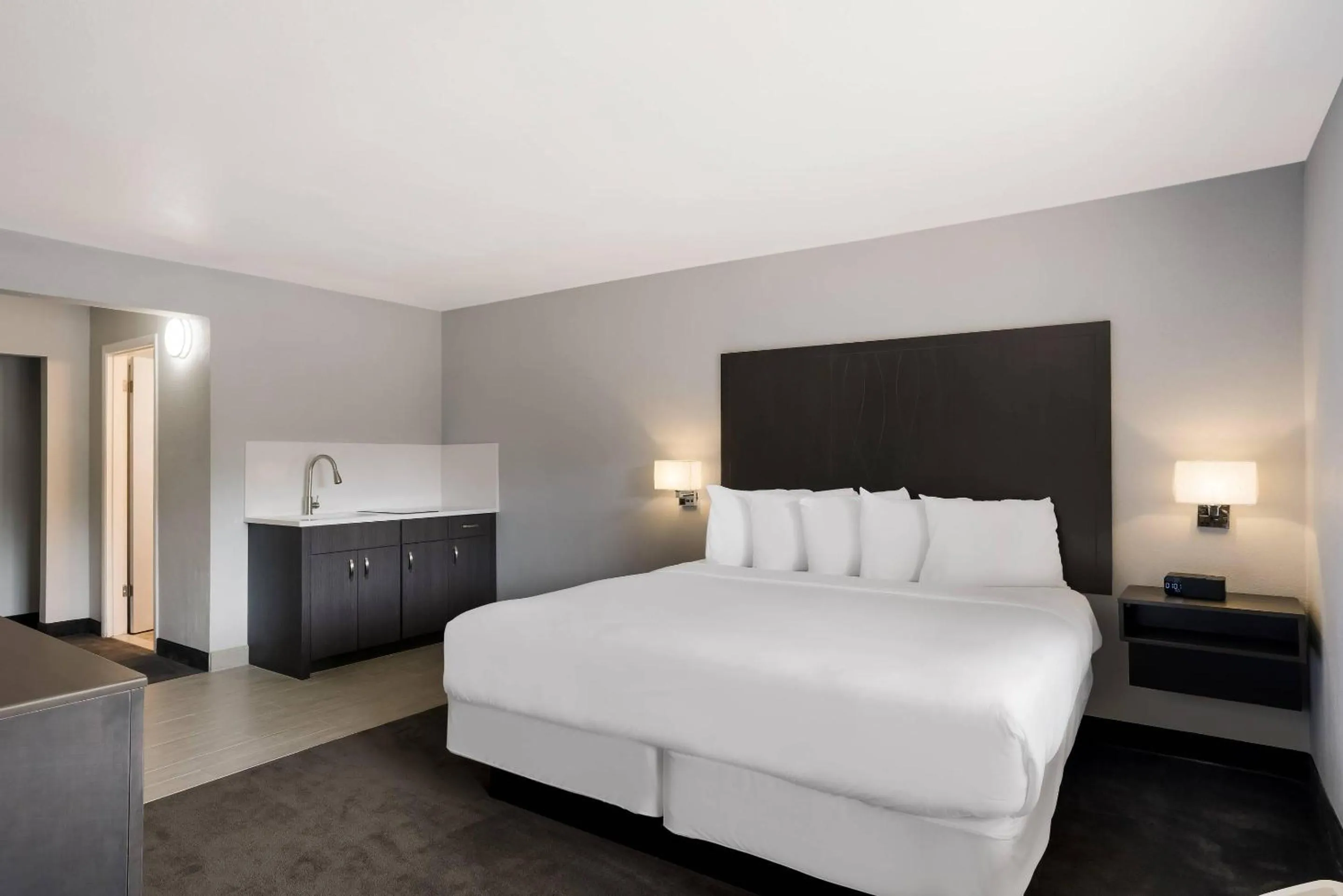 Bedroom, Bed in Richland Riverfront Hotel, an Ascend Collection Hotel