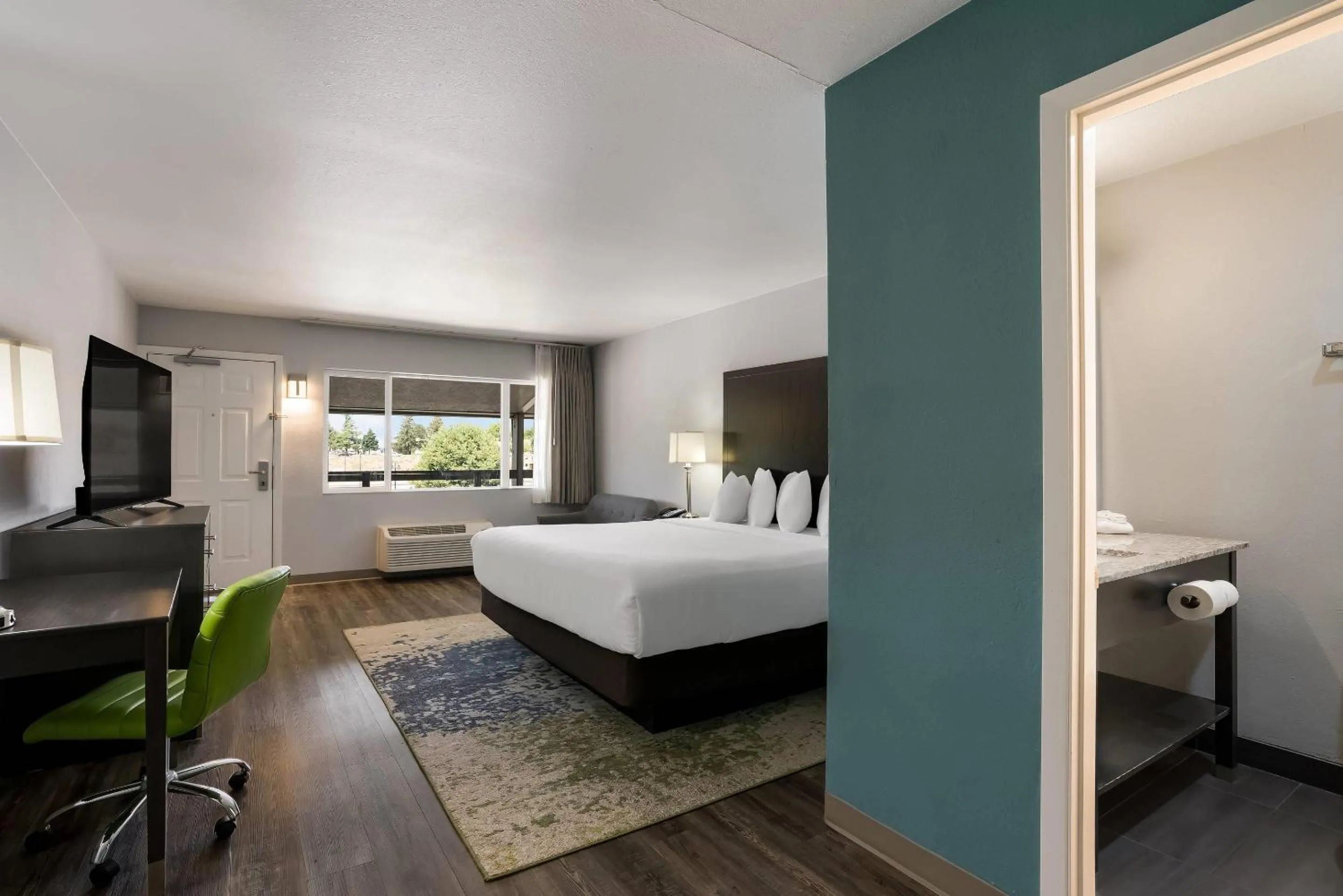 Bedroom, Bed in Richland Riverfront Hotel, an Ascend Collection Hotel