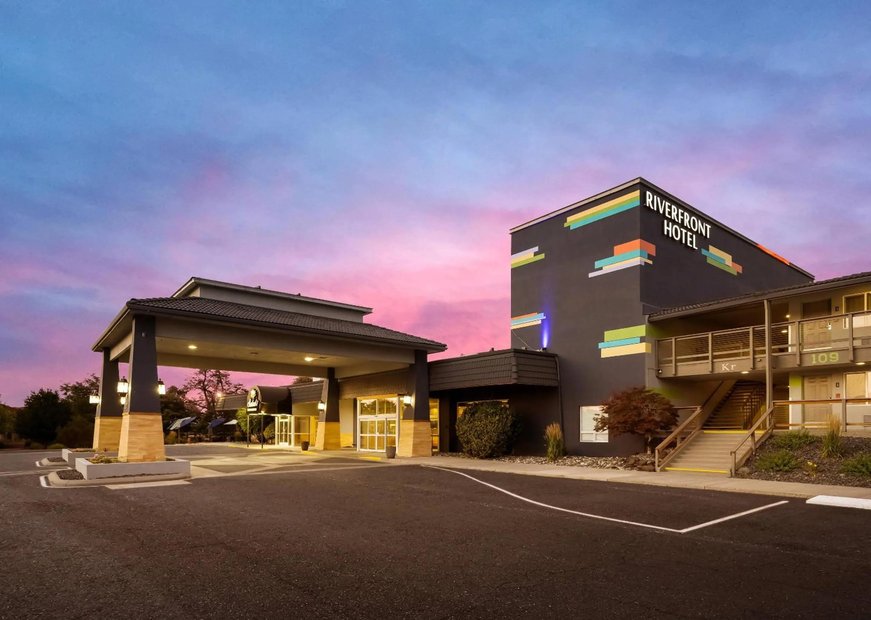Property building in Richland Riverfront Hotel, an Ascend Collection Hotel