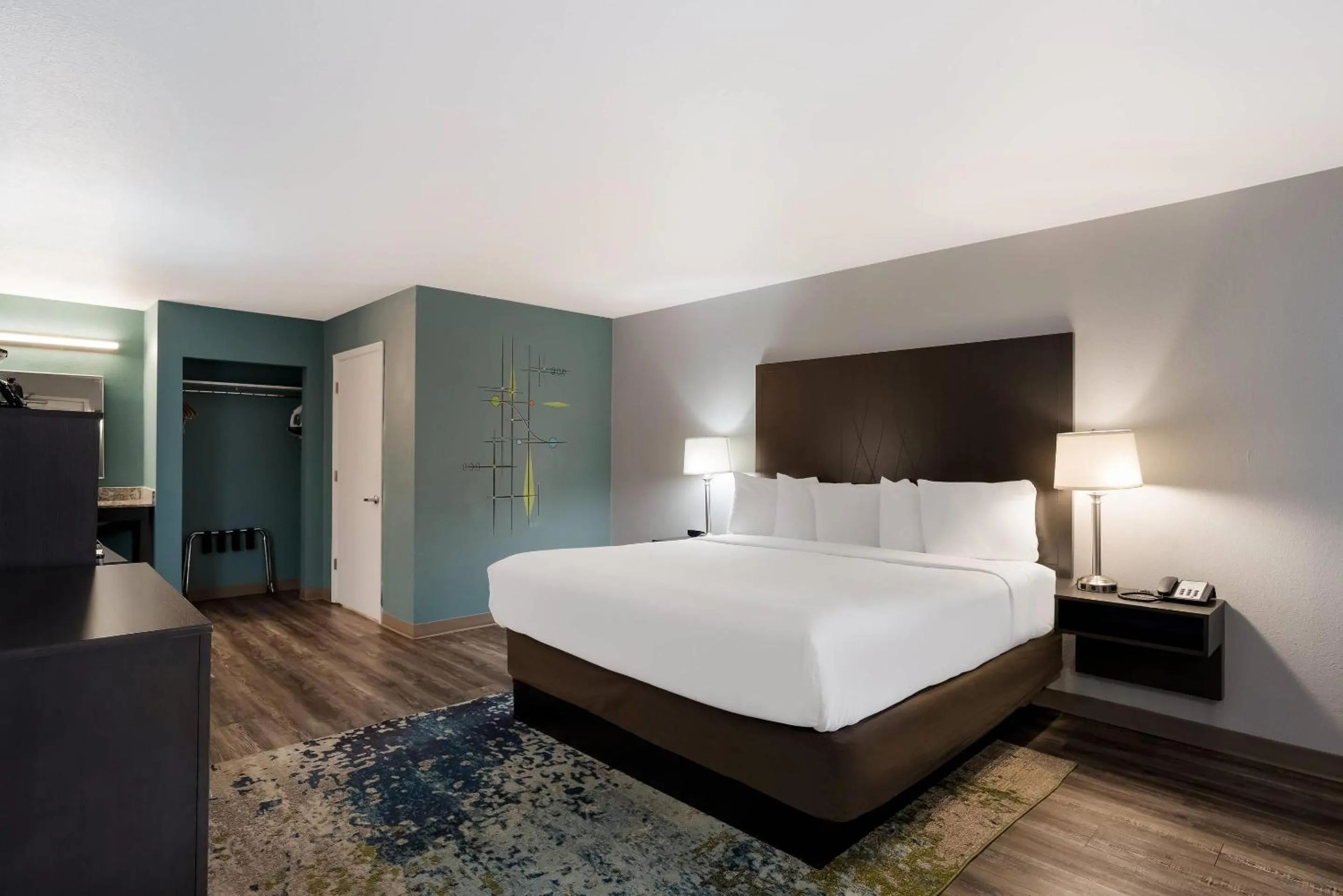 Bedroom, Bed in Richland Riverfront Hotel, an Ascend Collection Hotel