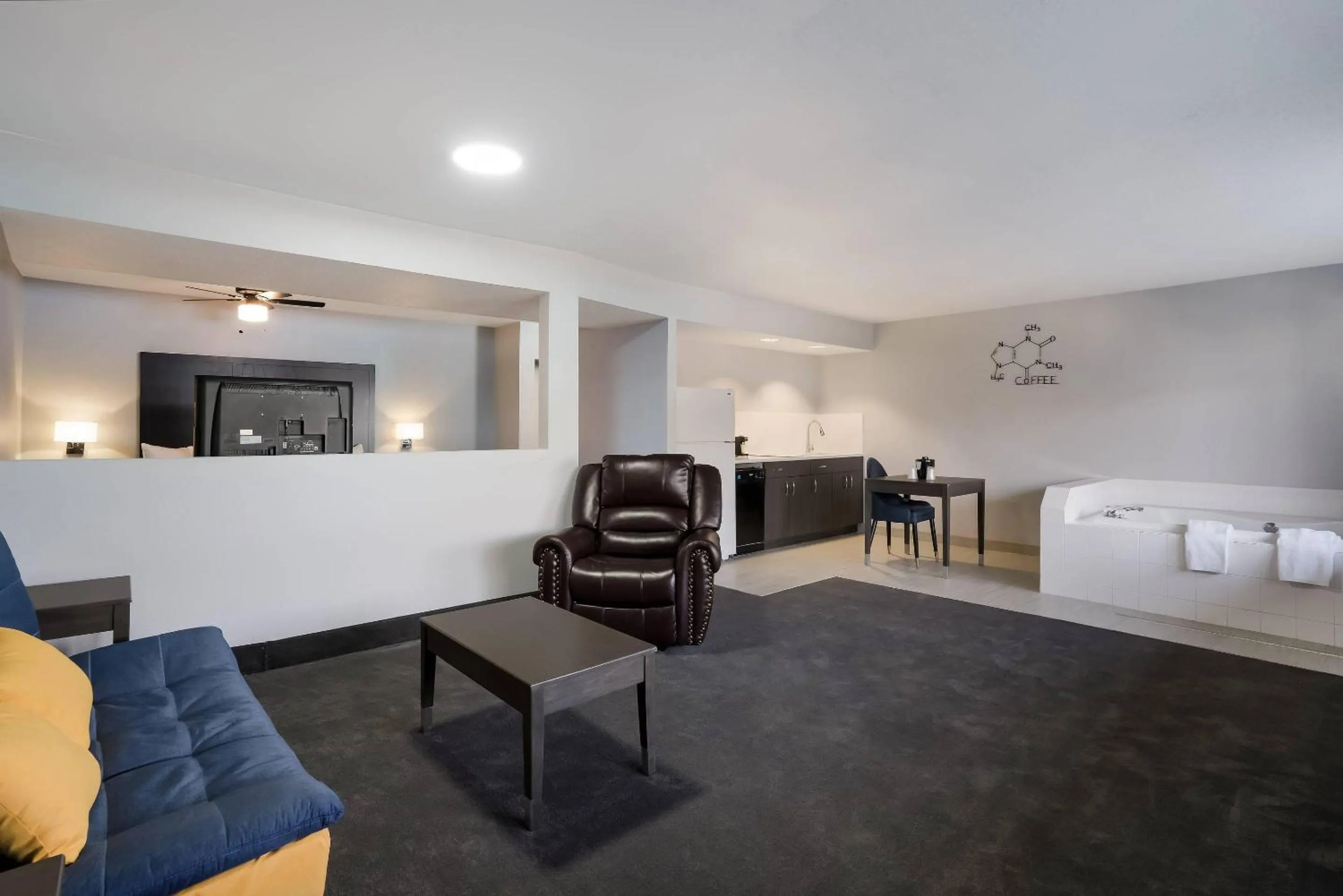 Bedroom in Richland Riverfront Hotel, an Ascend Collection Hotel