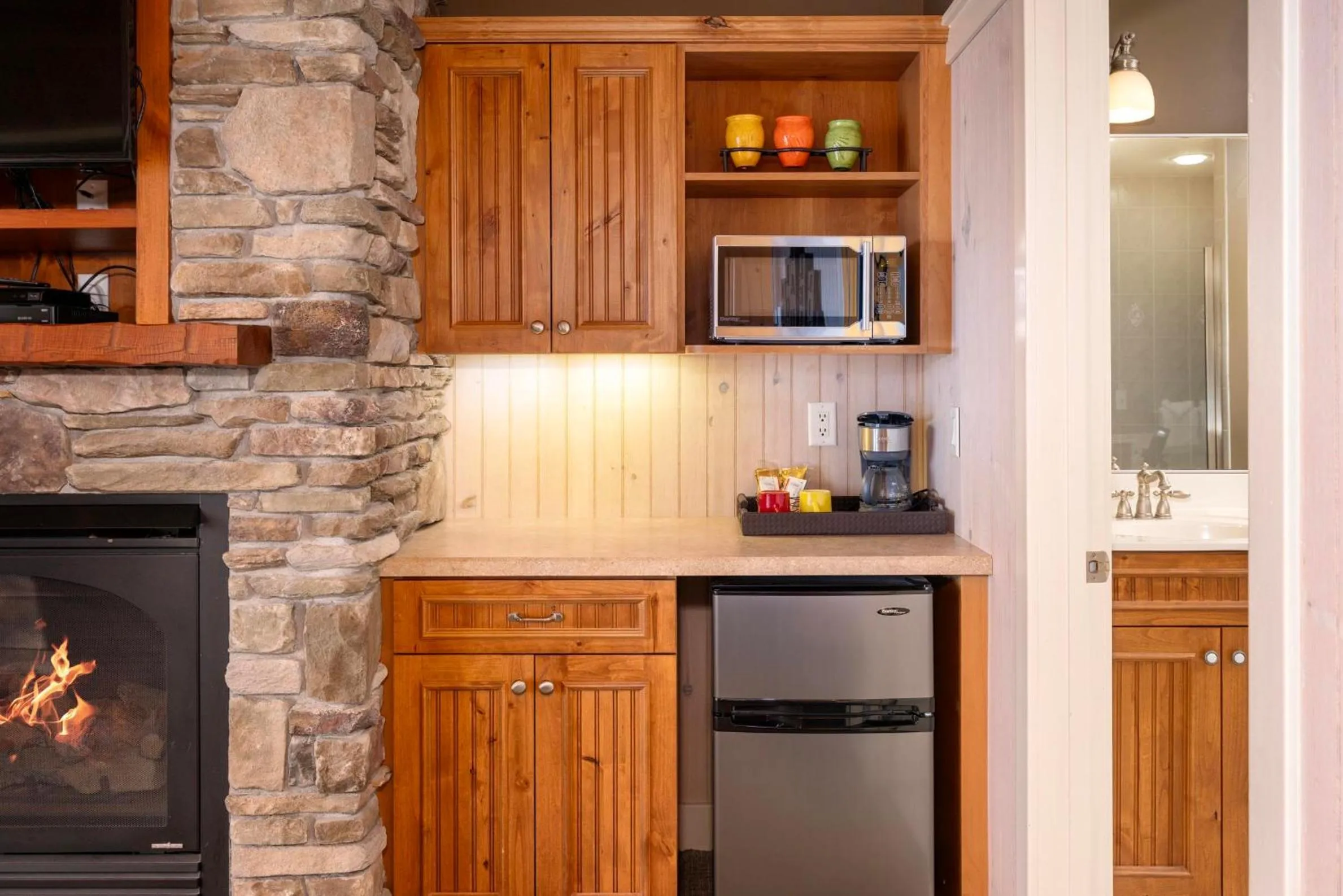 Kitchen or kitchenette in Larsmont Cottages