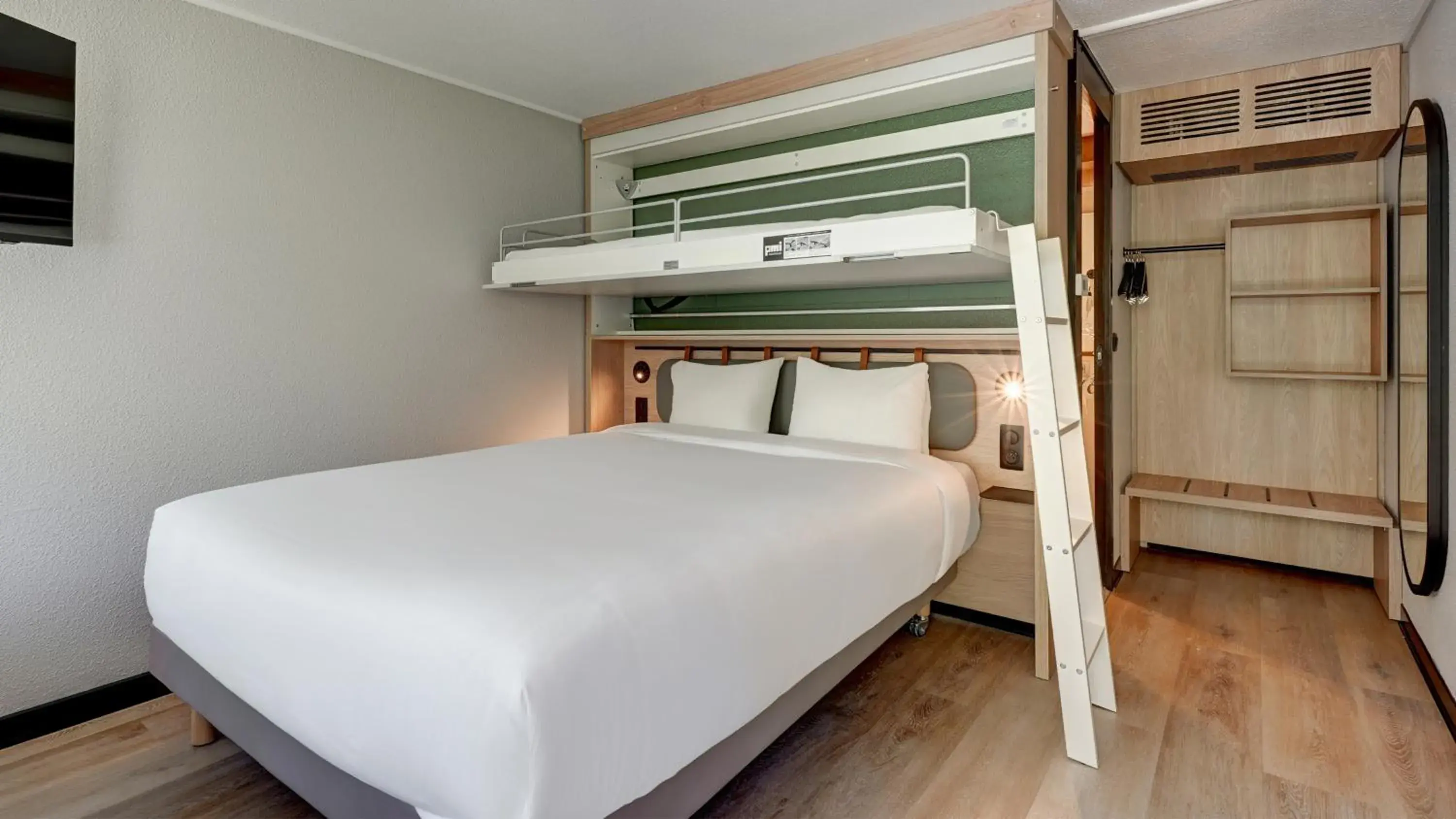 Bed in Campanile Lyon Ouest Tassin Bed in Campanile Lyon Ouest Tassin