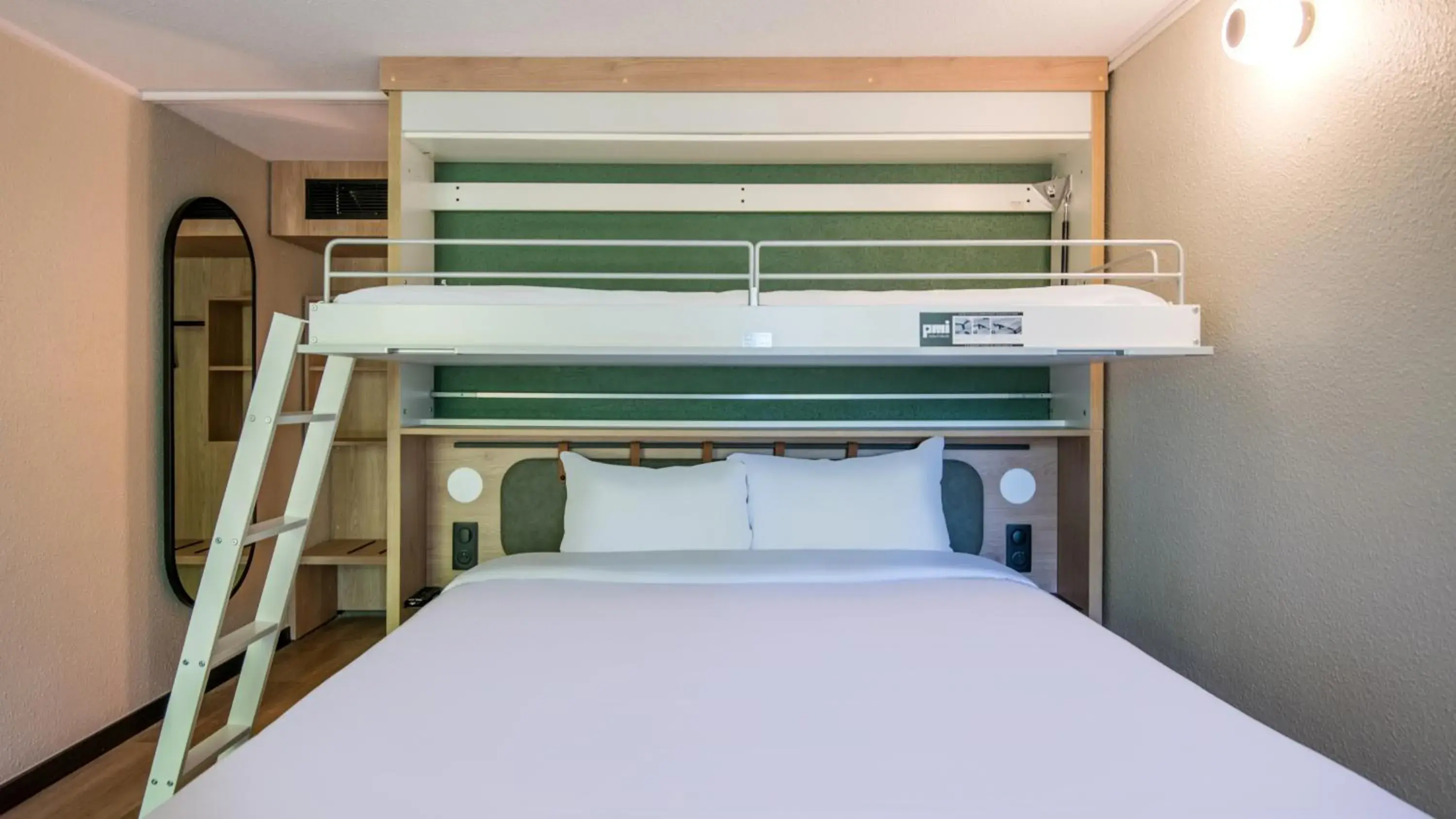 Standard Queen Room with One Bunk Bed in Campanile PRIME - Lyon Ouest Tassin Standard Queen Room with One Bunk Bed in Campanile PRIME - Lyon Ouest Tassin