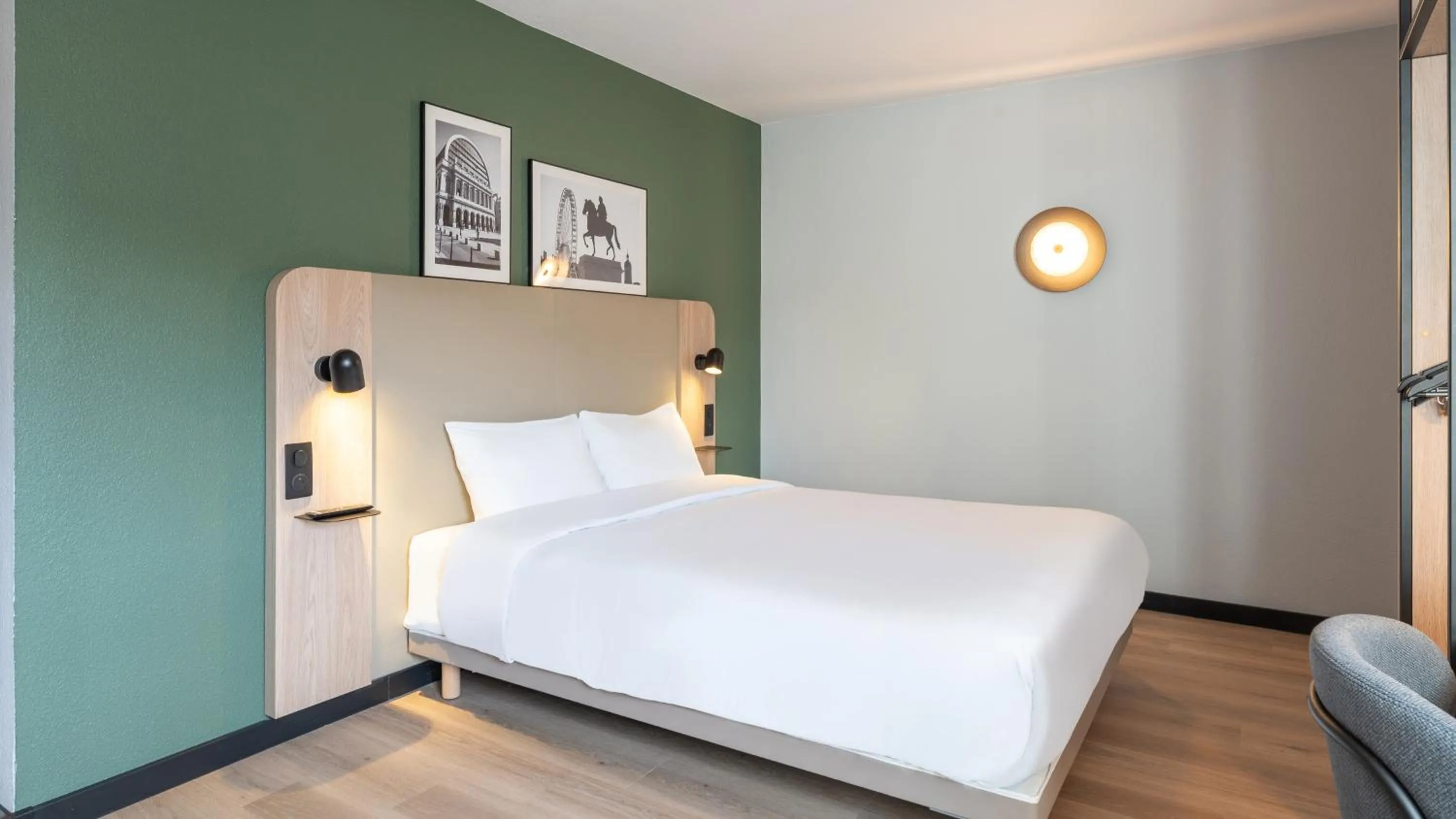 Photo of the whole room, Bed in Campanile PRIME - Lyon Ouest Tassin