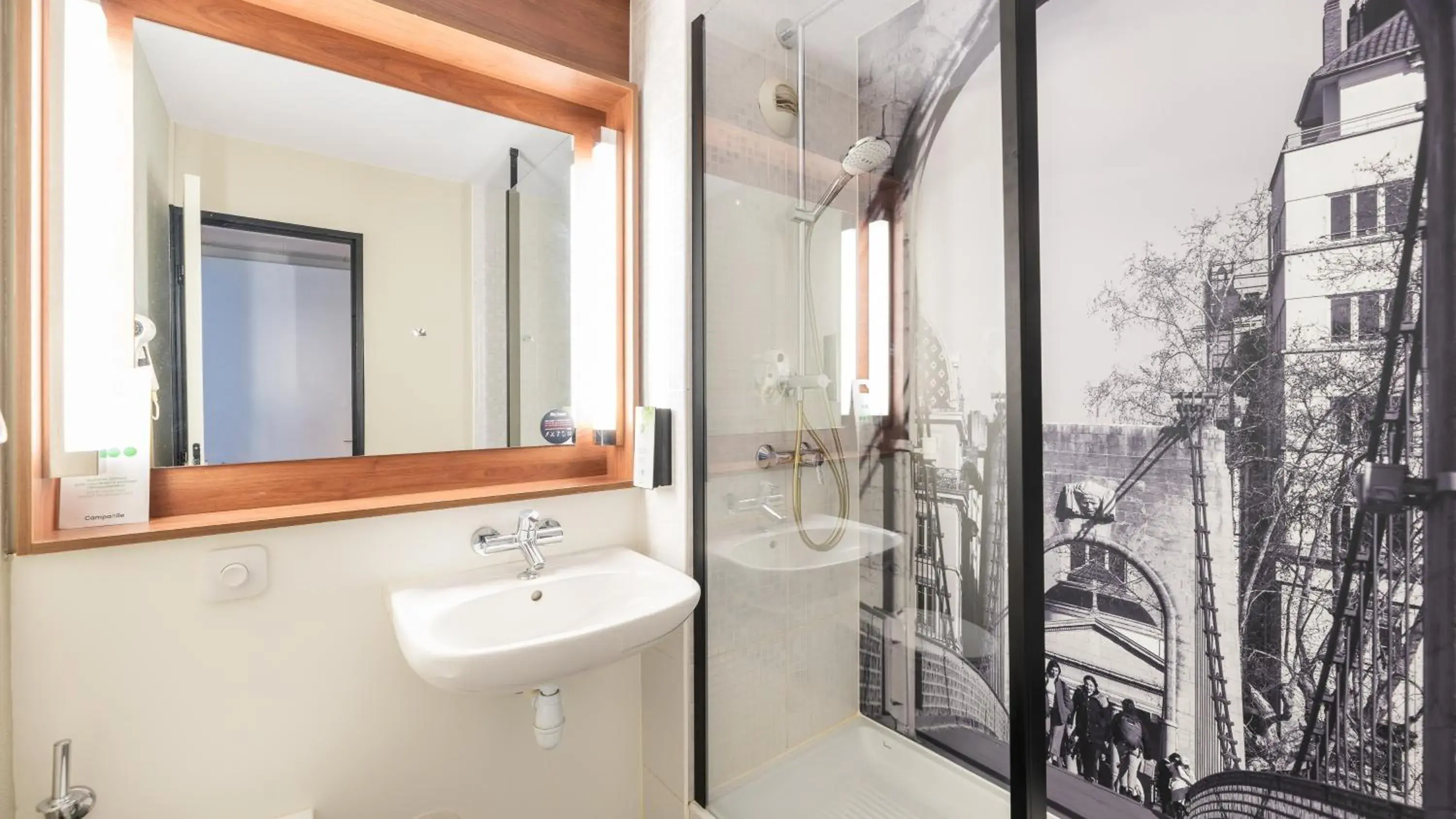 Bathroom in Campanile PRIME - Lyon Ouest Tassin Bathroom in Campanile PRIME - Lyon Ouest Tassin