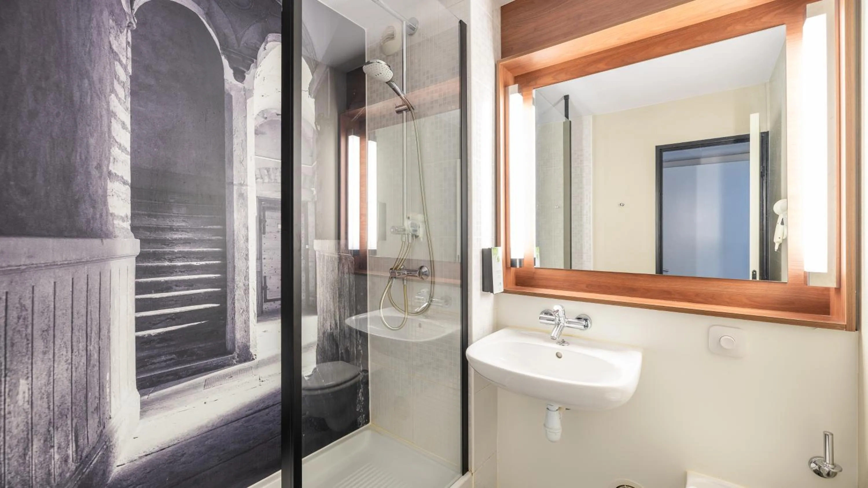 Shower in Campanile PRIME - Lyon Ouest Tassin