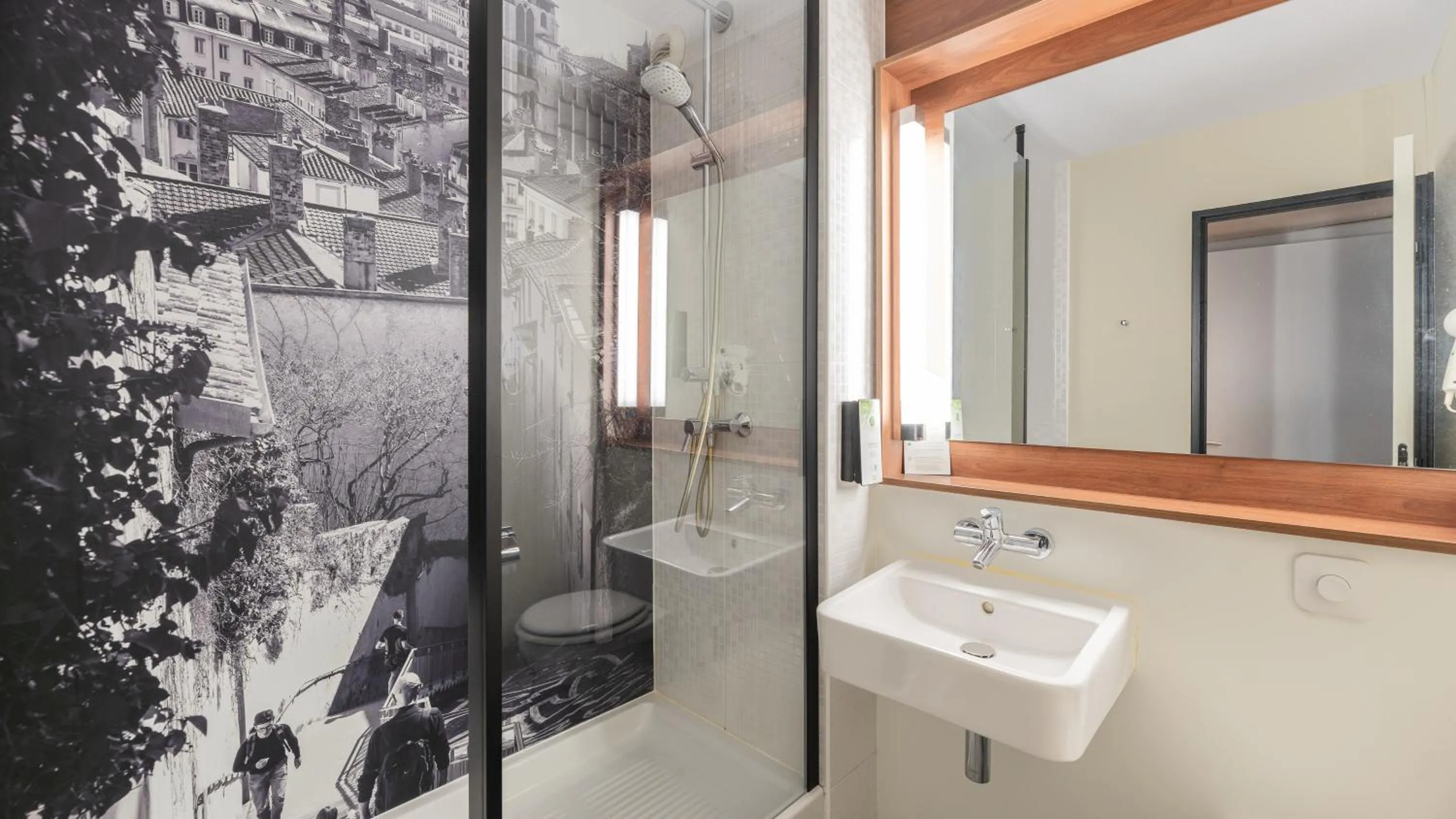 Bathroom in Campanile PRIME - Lyon Ouest Tassin