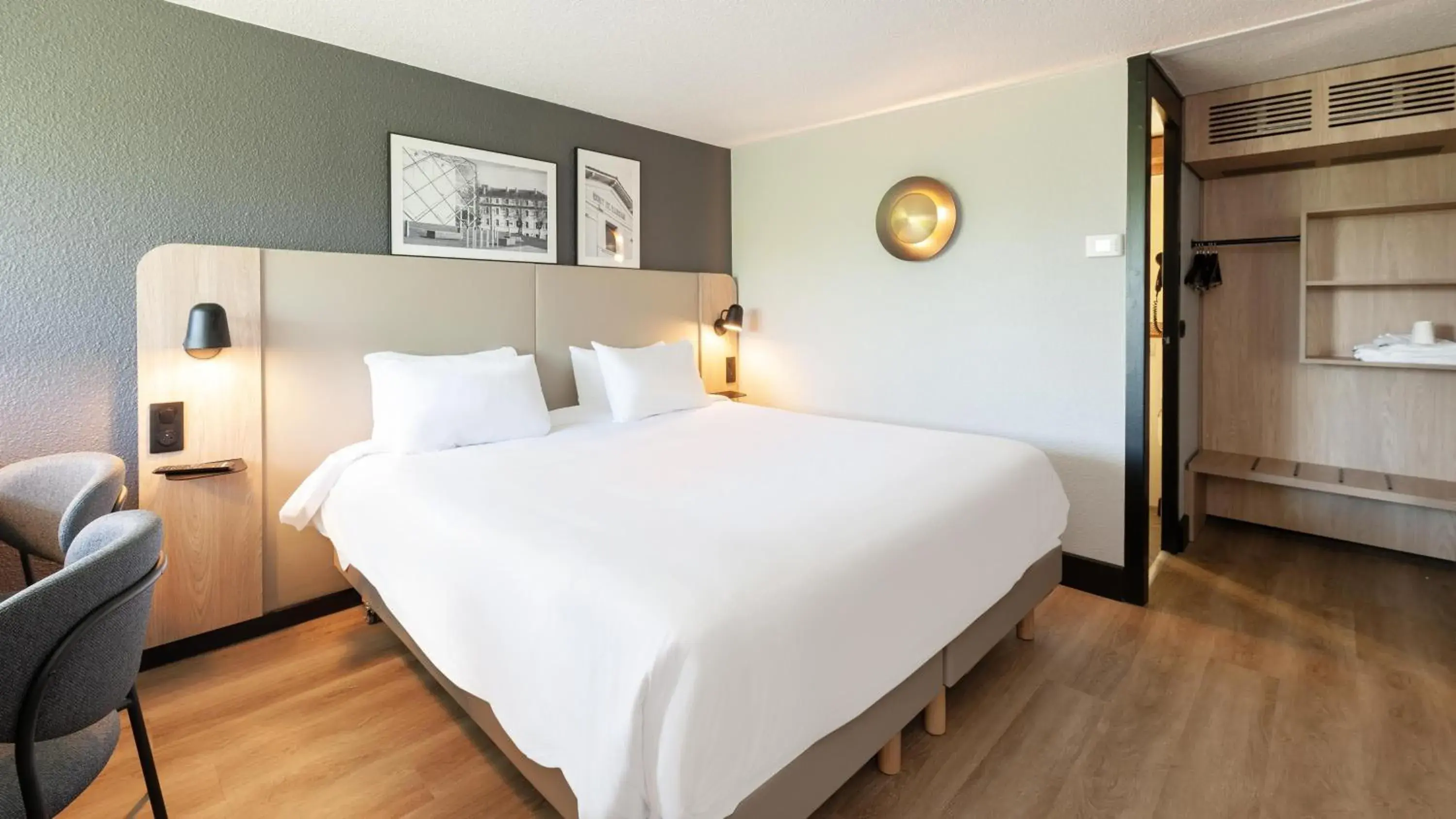 Bed in Campanile Lyon Ouest Tassin Bed in Campanile Lyon Ouest Tassin