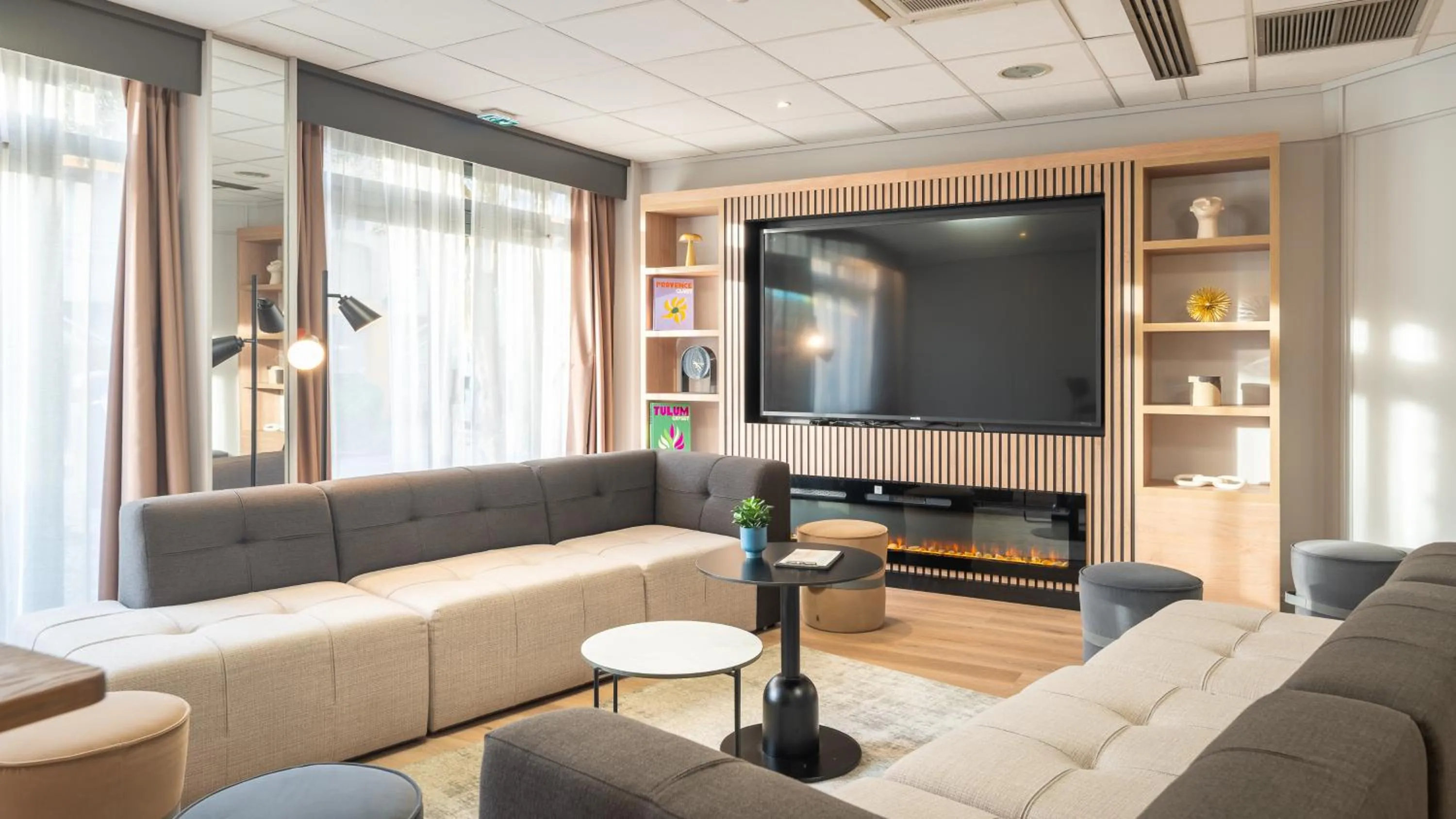 Communal lounge/ TV room in Campanile PRIME - Lyon Ouest Tassin
