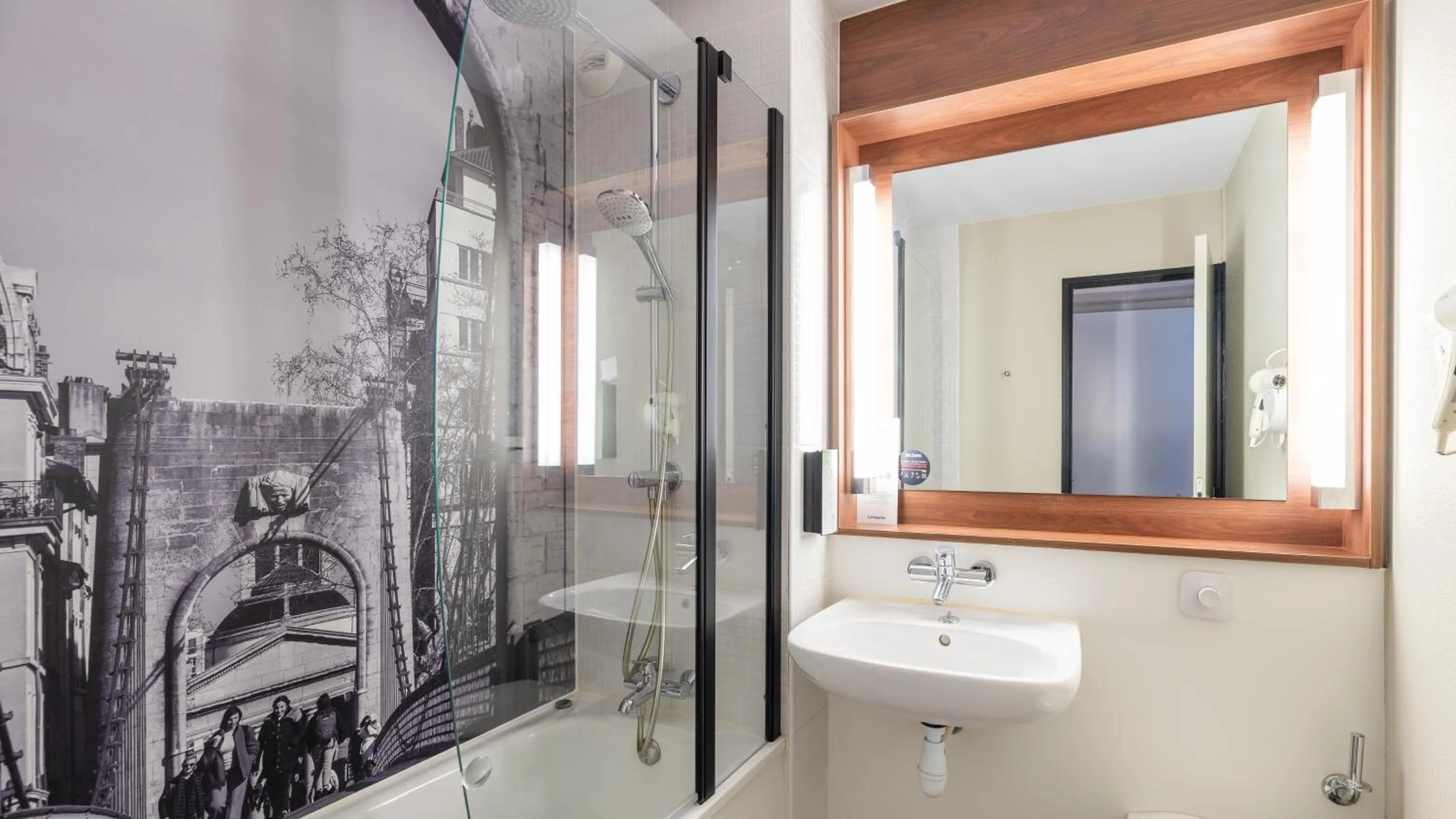 Bathroom in Campanile PRIME - Lyon Ouest Tassin