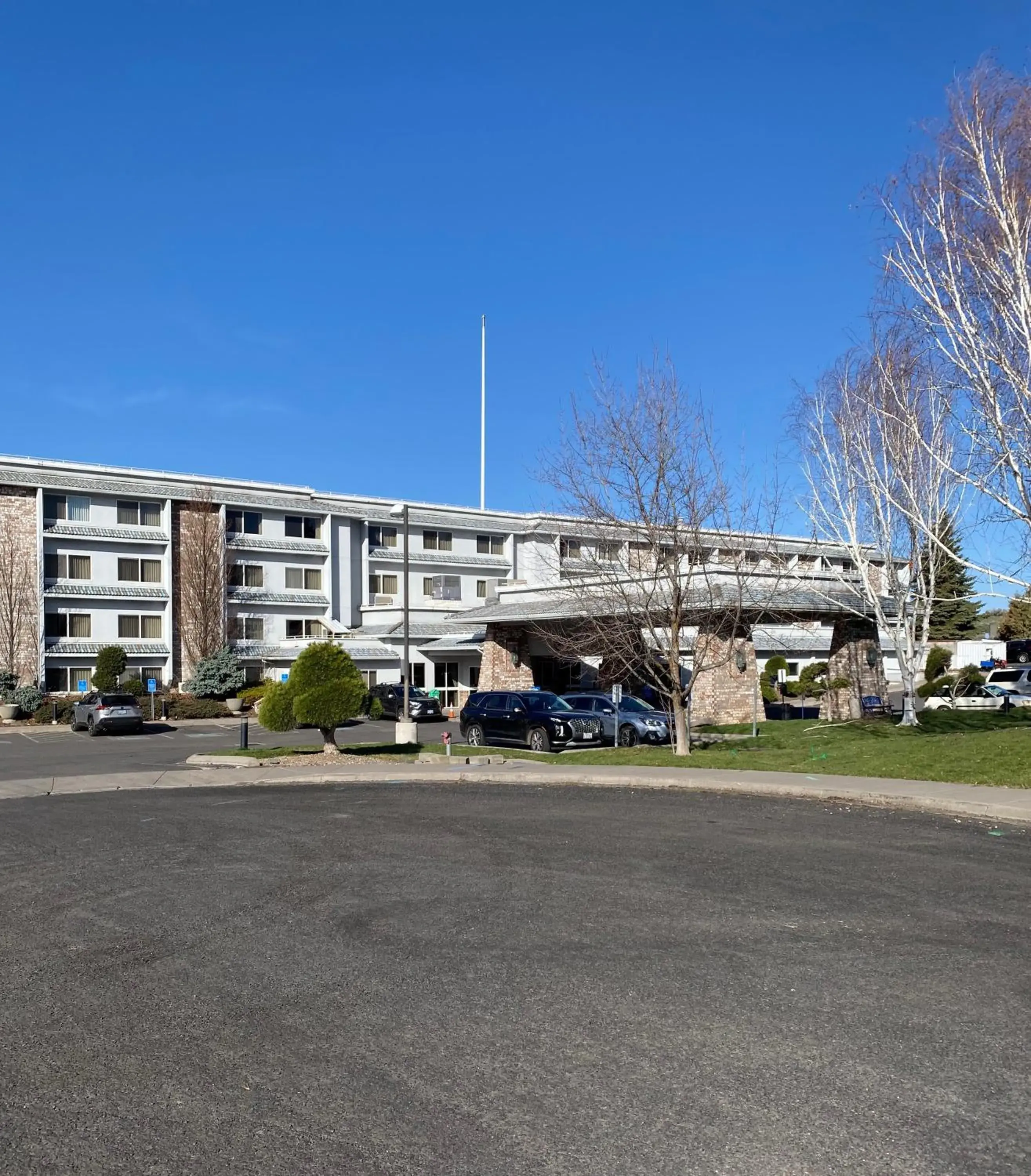 Property building in Shilo Inn Klamath Falls Property building in Shilo Inn Klamath Falls