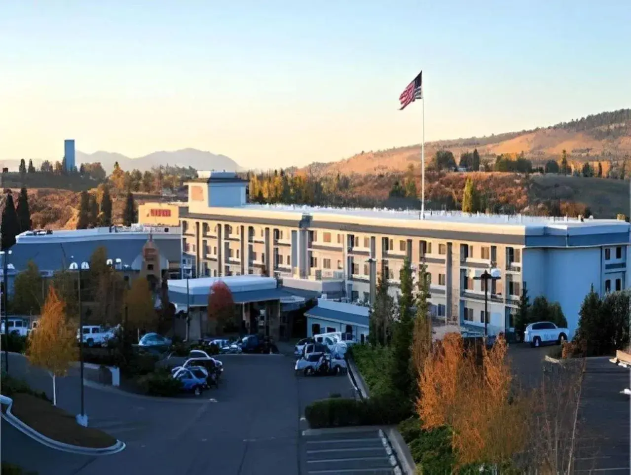 Property building in Shilo Inn Klamath Falls Property building in Shilo Inn Klamath Falls