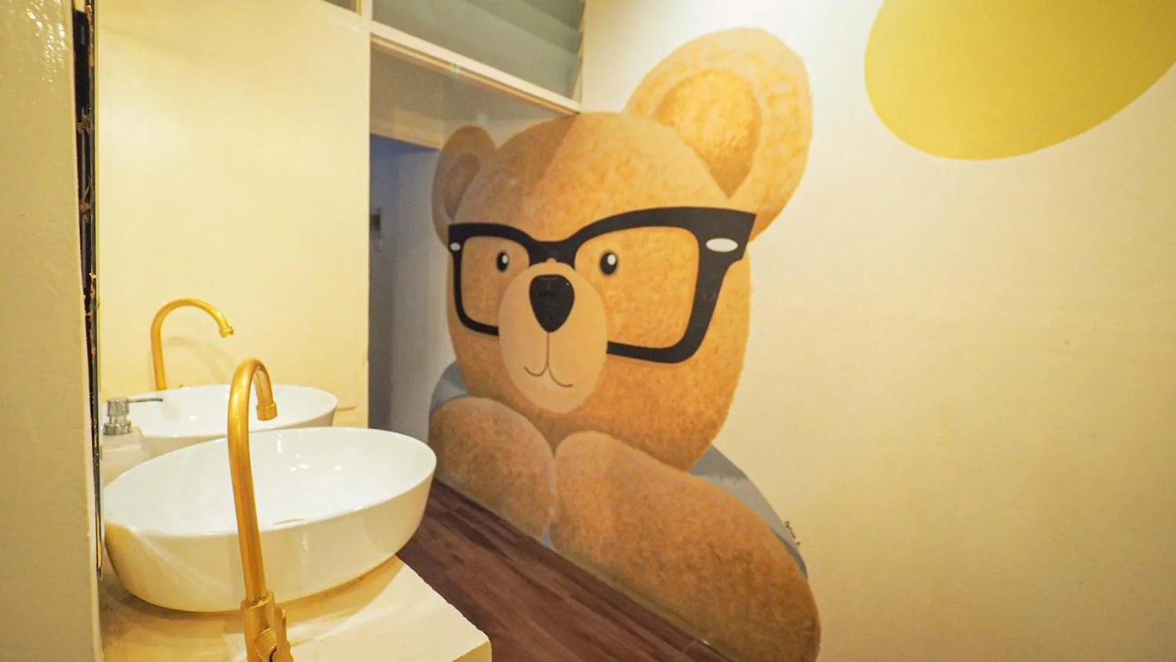 Bathroom in I-Sleep Silom Hostel