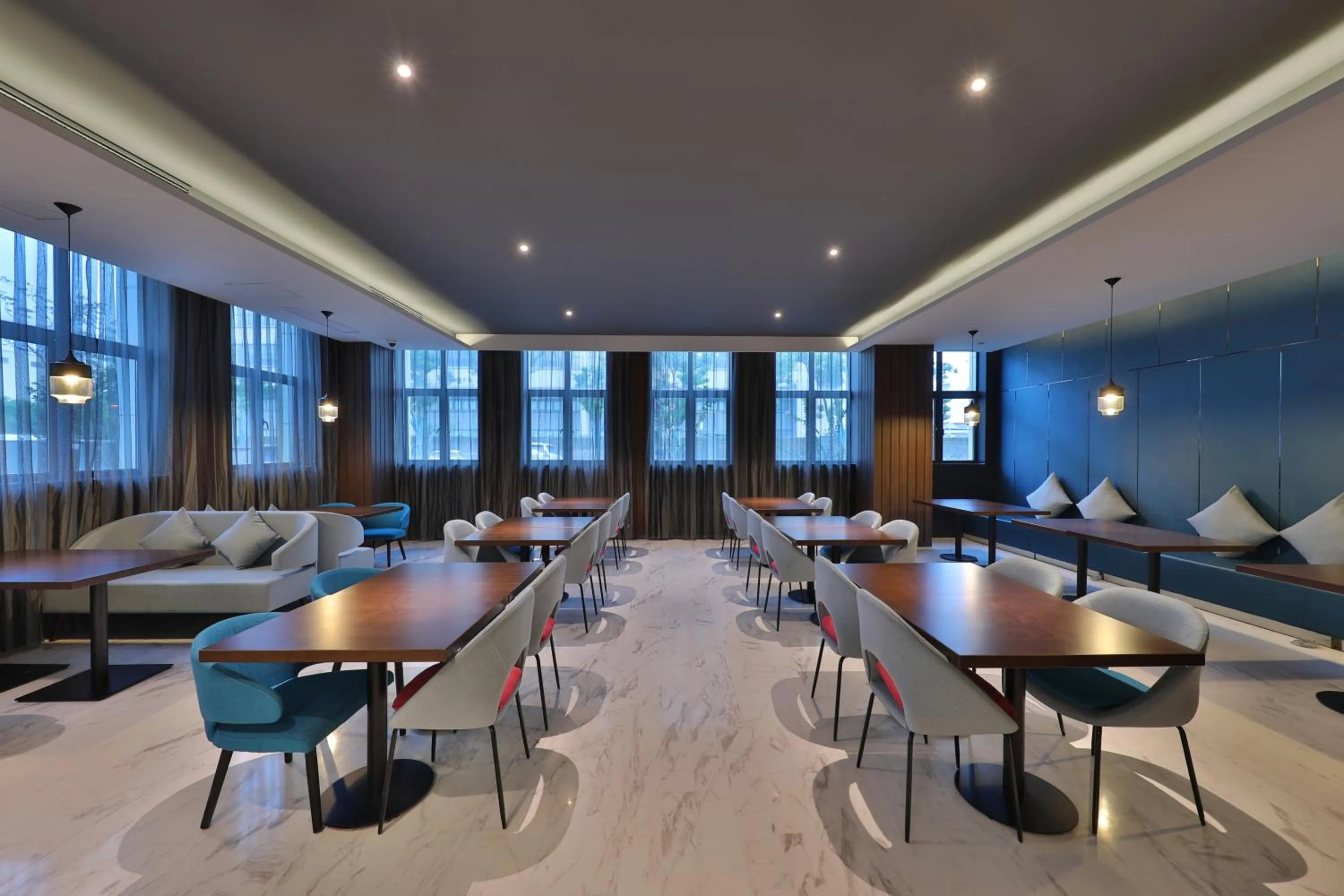 Restaurant/places to eat in Orange hotel shanghai pudong Airport - Free shuttle bus to PVG airport