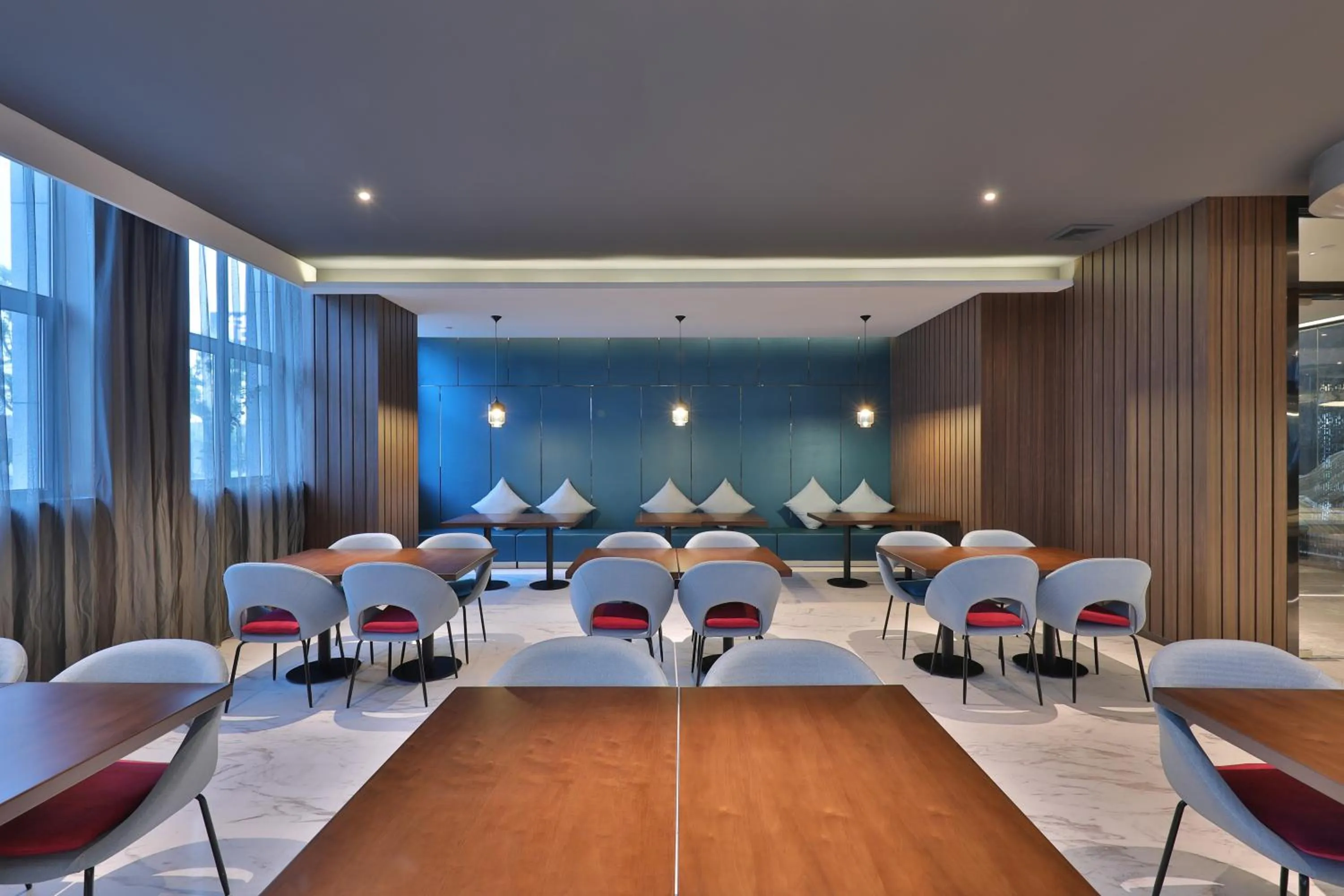 Breakfast in Orange hotel shanghai pudong Airport - Free shuttle bus to PVG airport