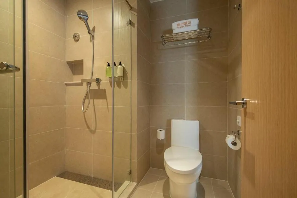 Toilet in Orange hotel shanghai pudong Airport - Free shuttle bus to PVG airport