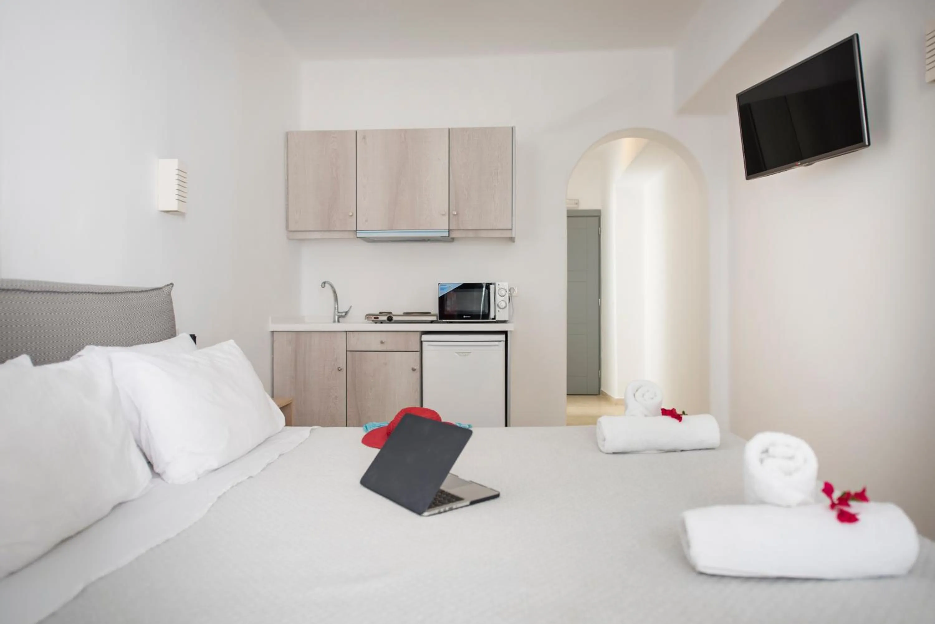 Bedroom, Bed in Blue Waves Suites & Apartments