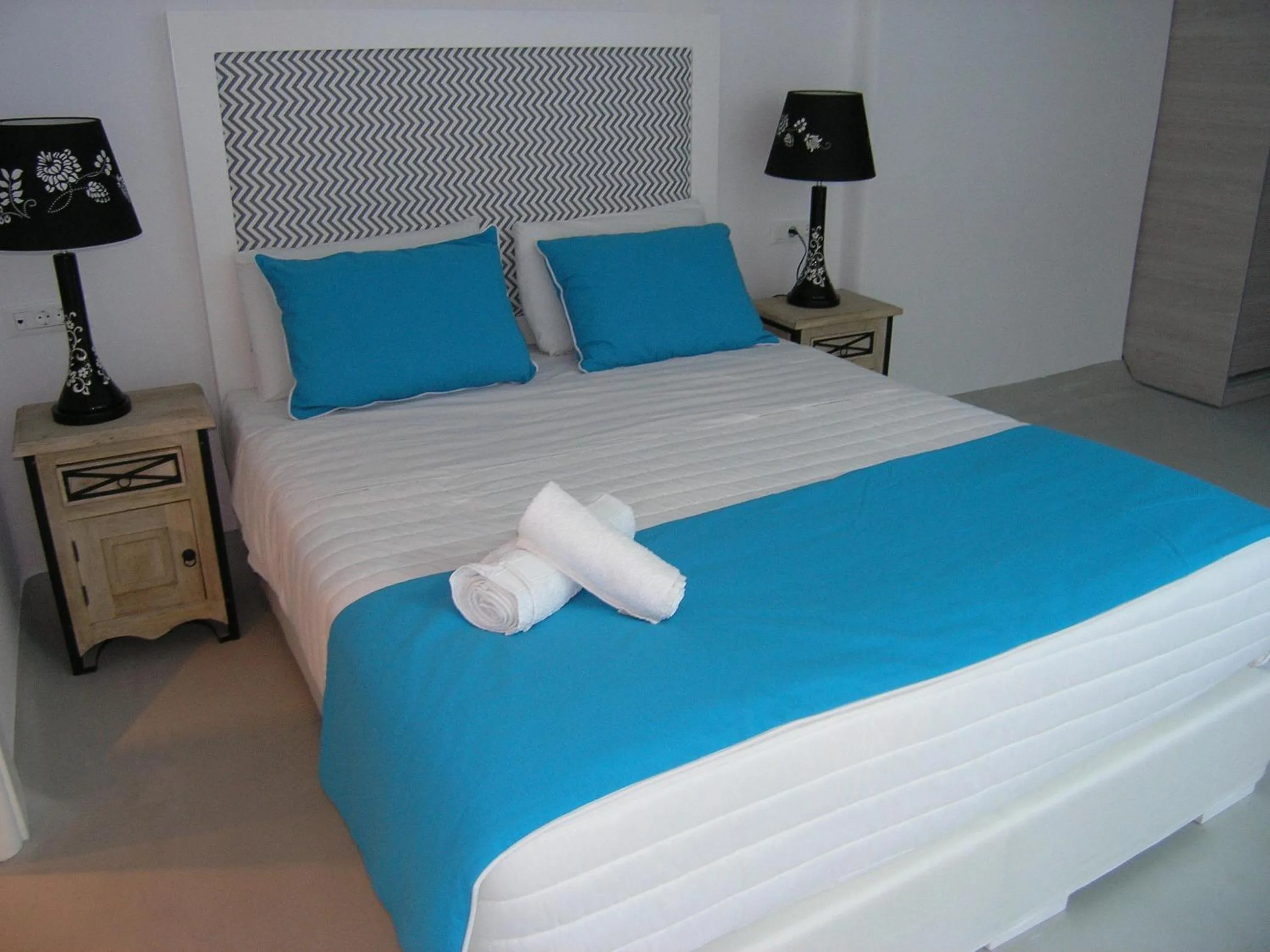 Bed in Blue Waves Suites & Apartments