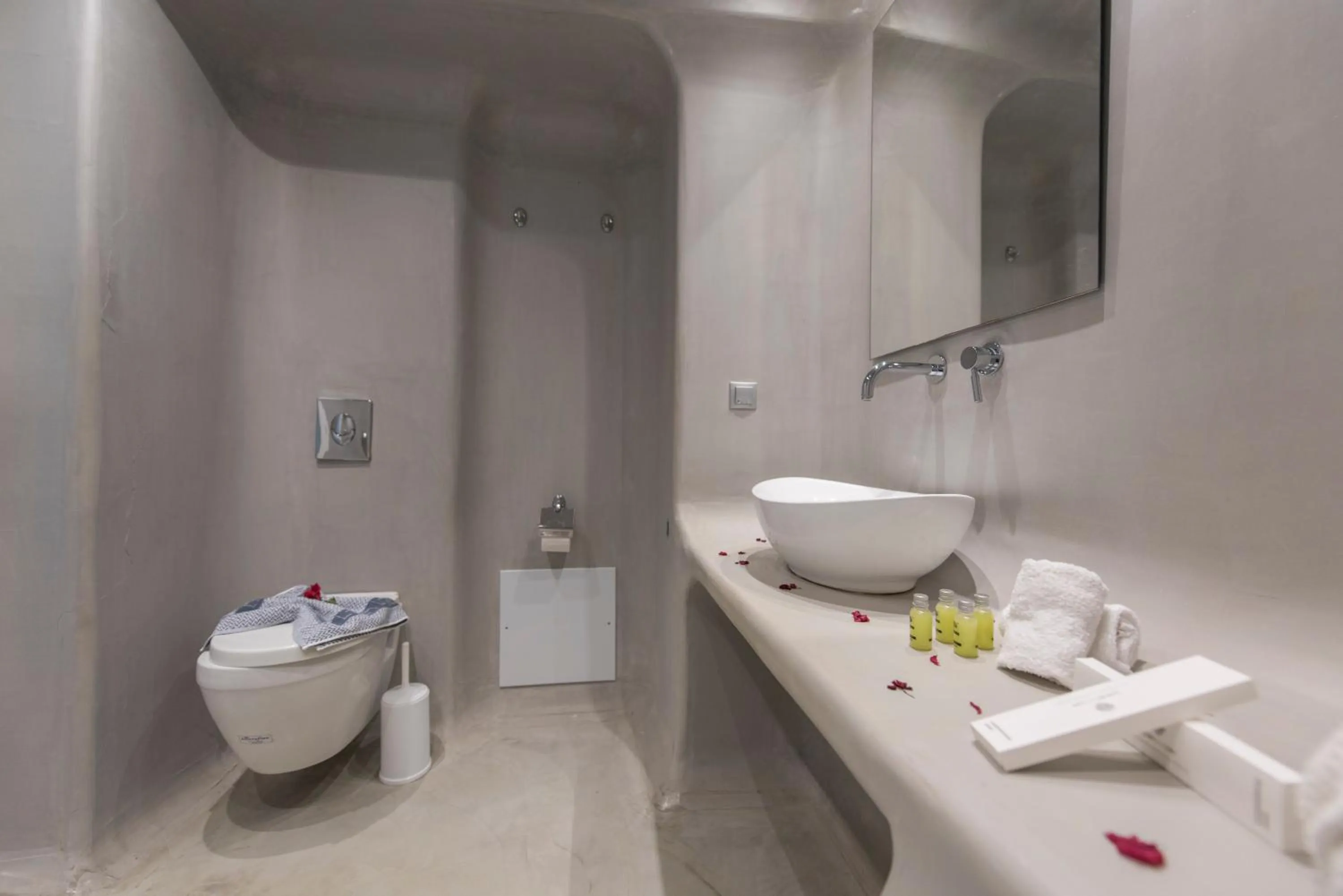 Bathroom in Blue Waves Suites & Apartments